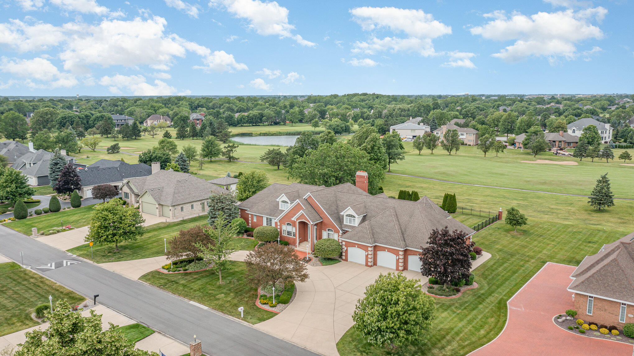 1033 Perthshire Lane