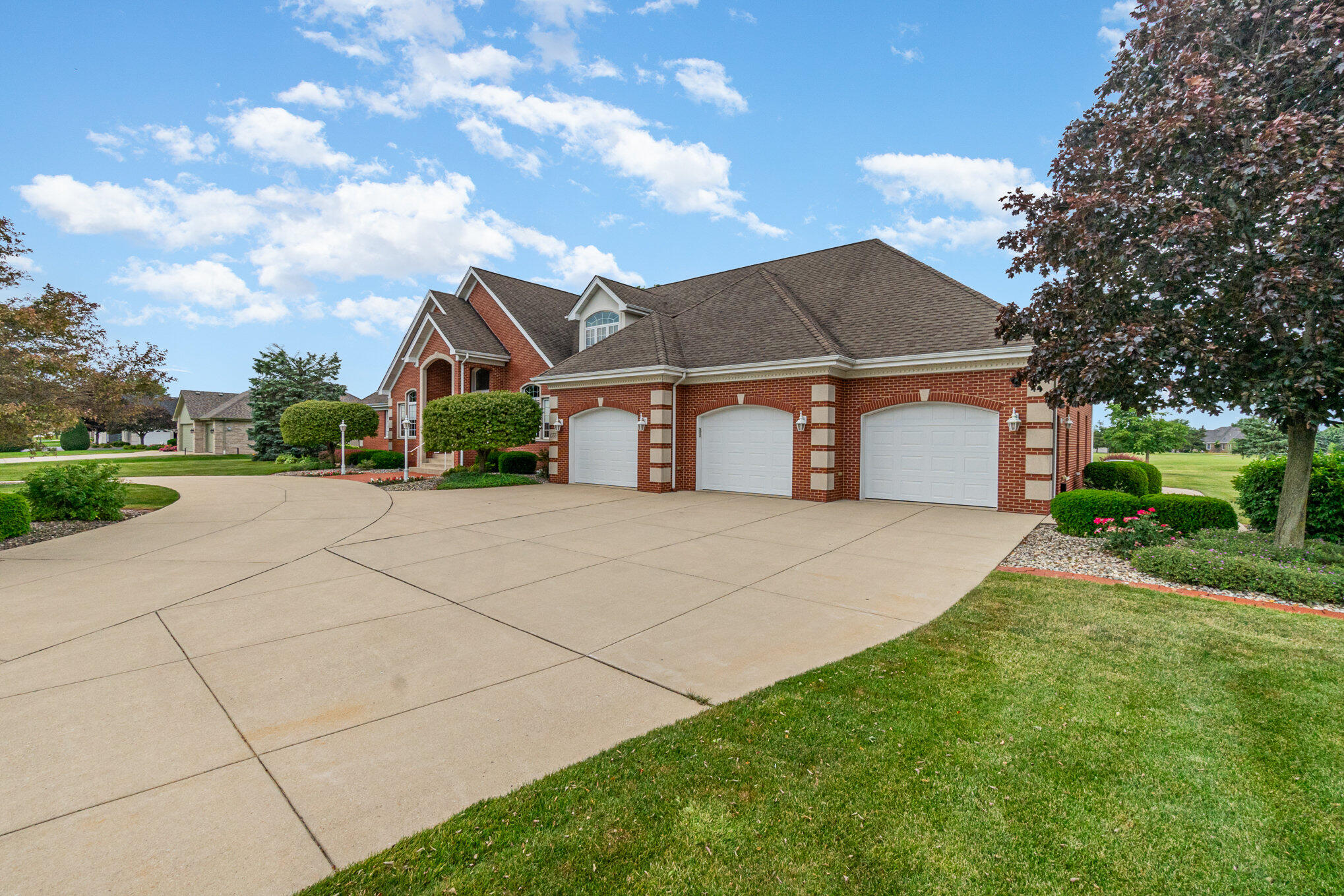 1033 Perthshire Lane