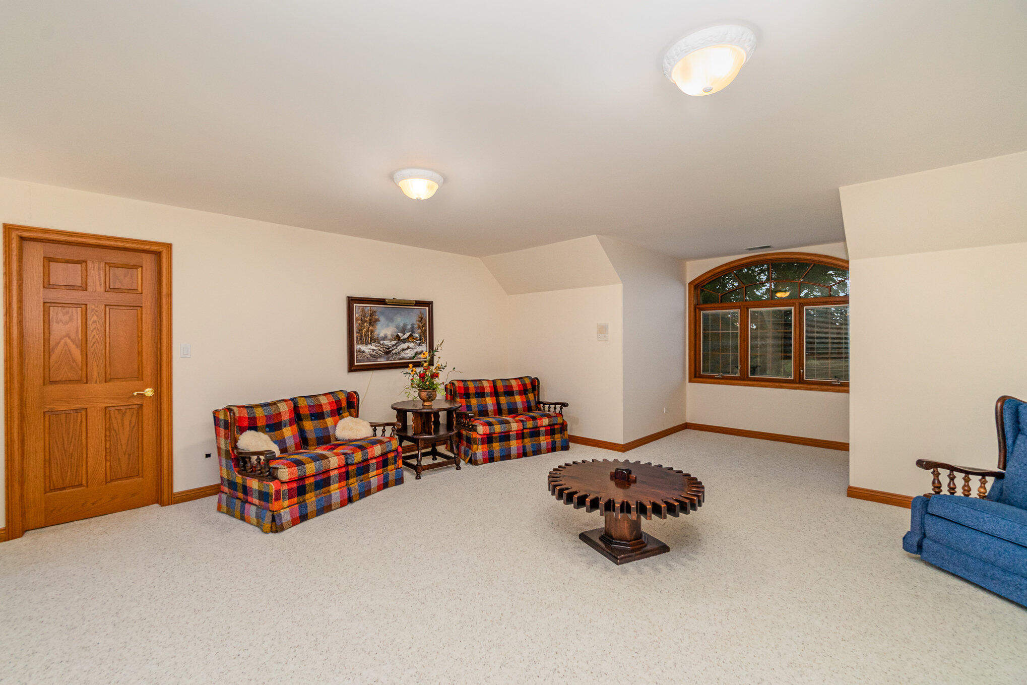 1033 Perthshire Lane