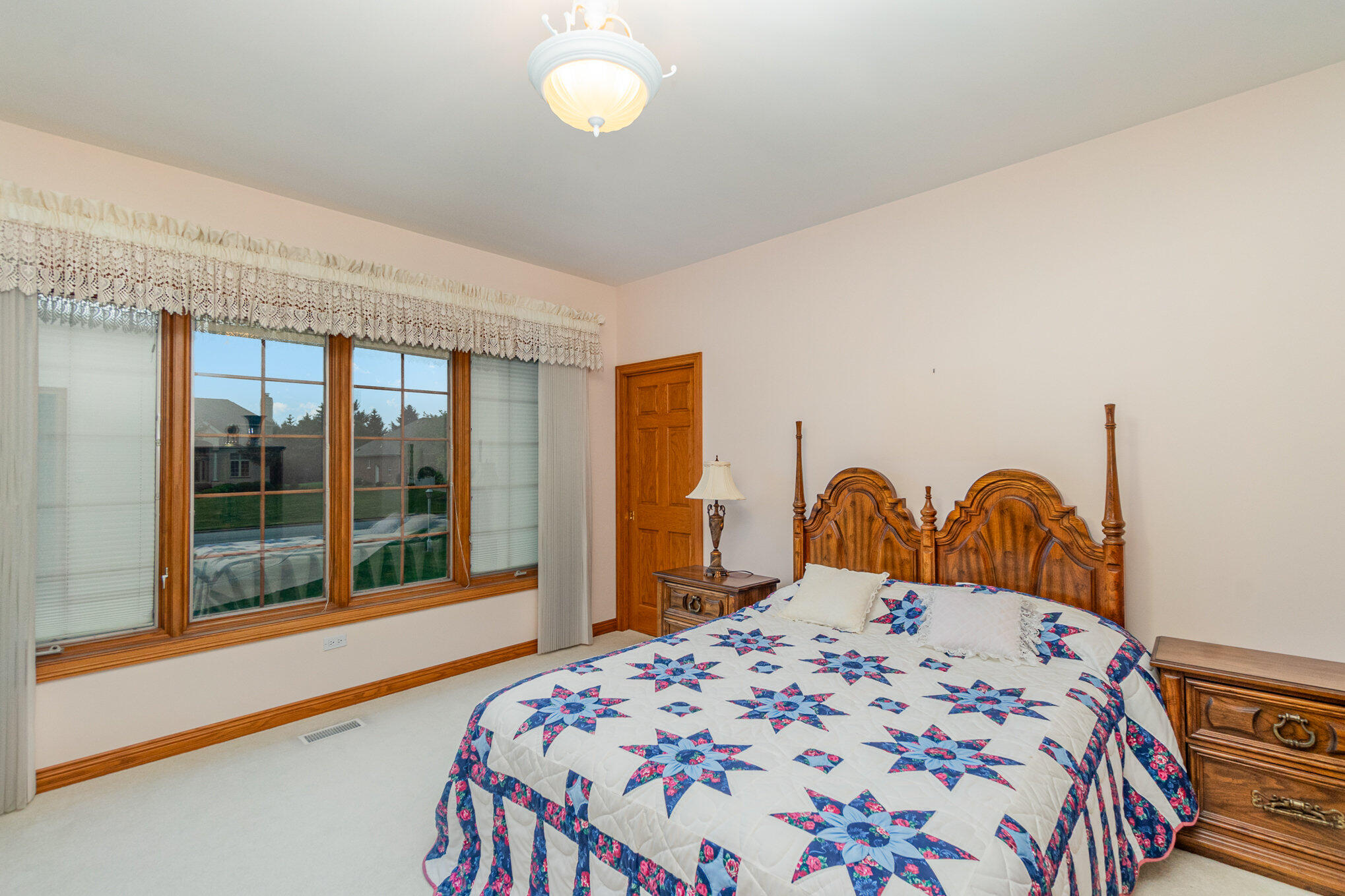 1033 Perthshire Lane