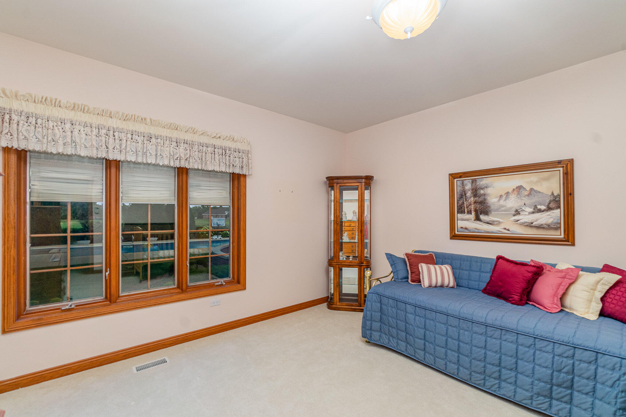 1033 Perthshire Lane