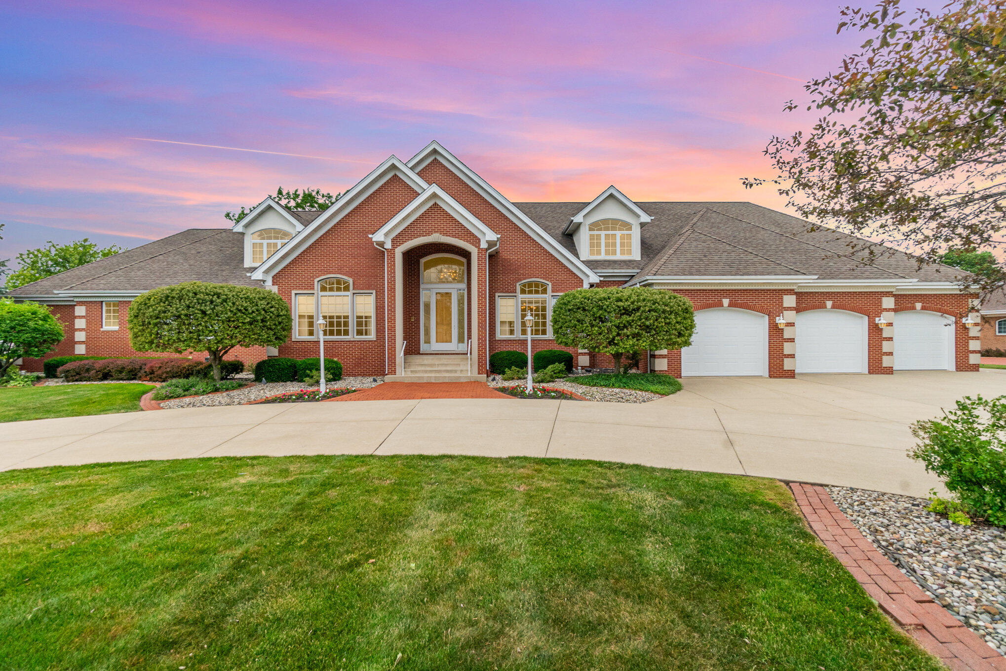 1033 Perthshire Lane