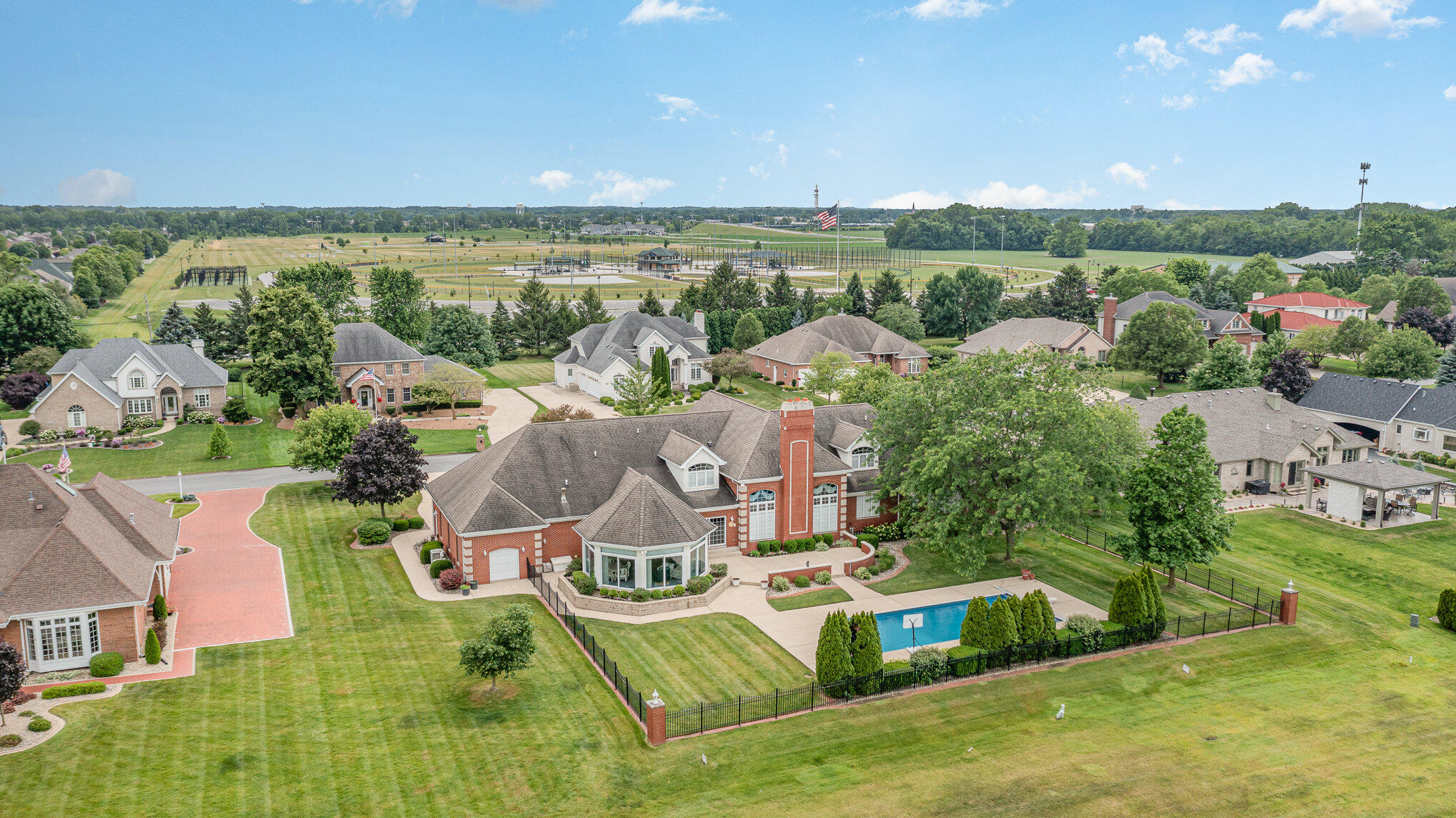 1033 Perthshire Lane