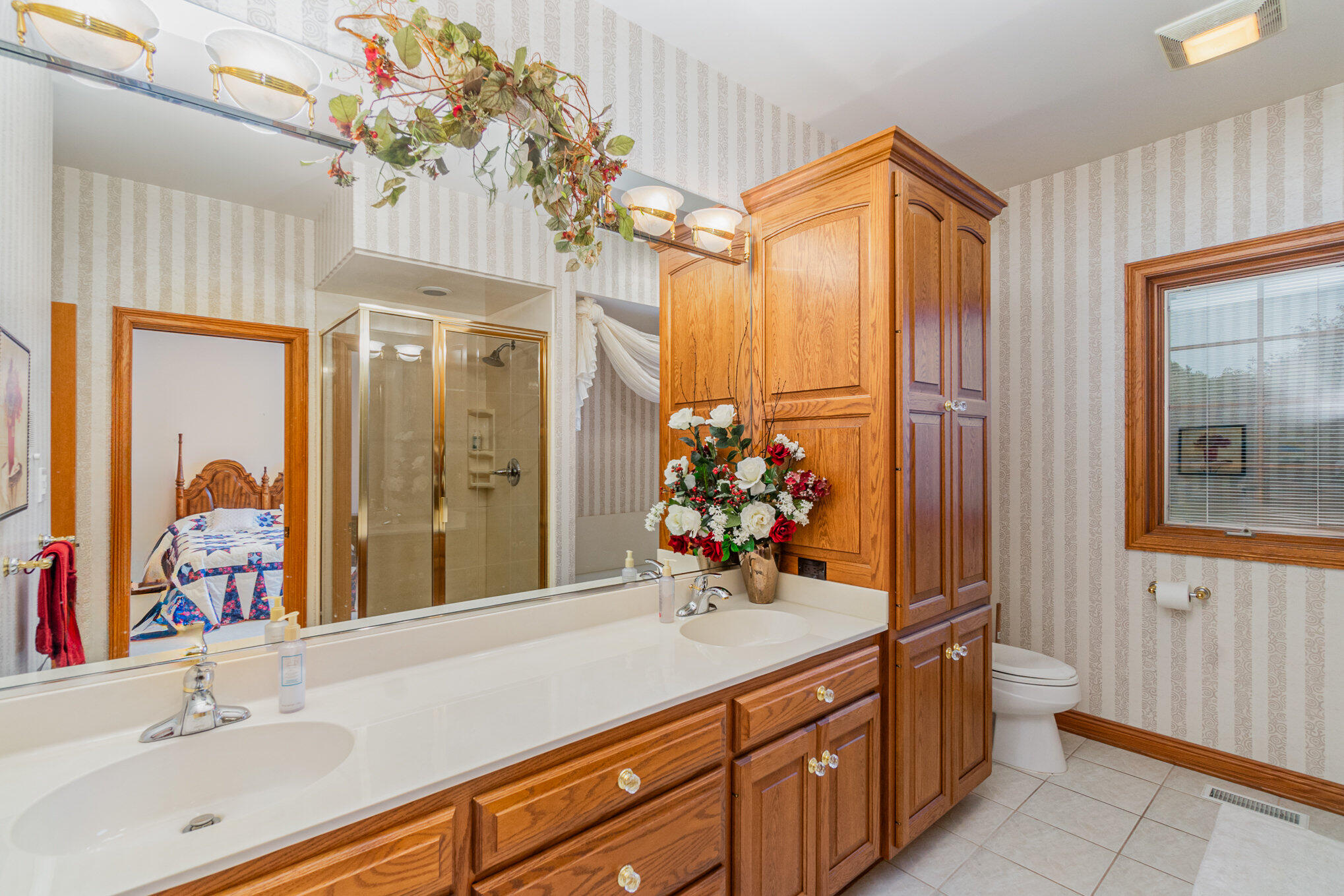 1033 Perthshire Lane