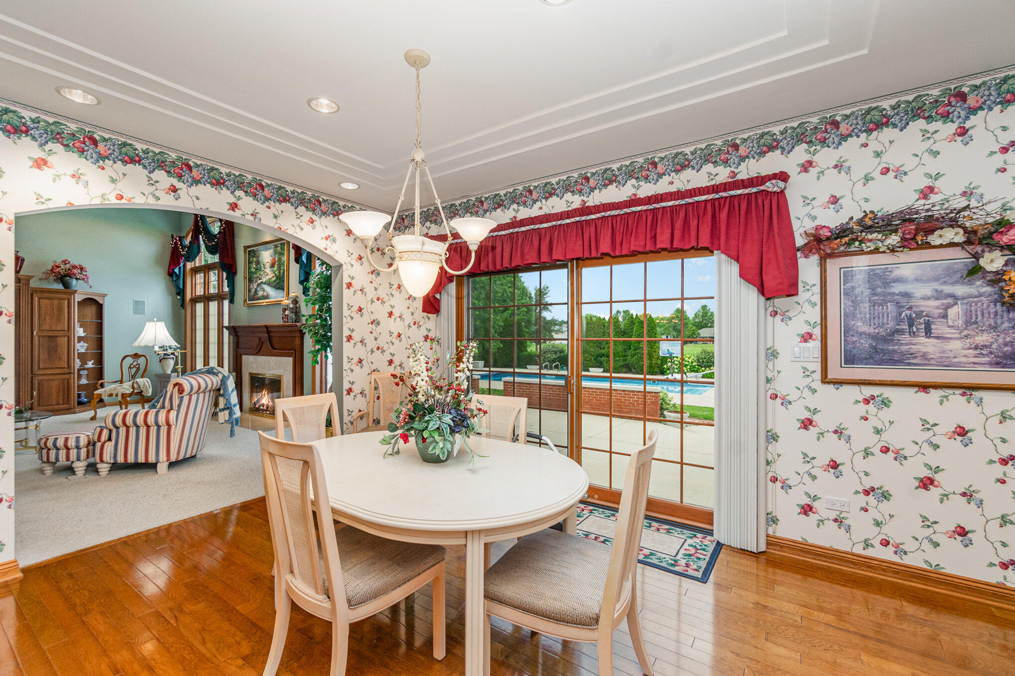 1033 Perthshire Lane