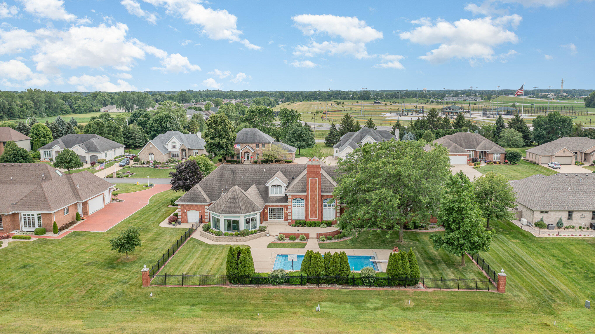 1033 Perthshire Lane