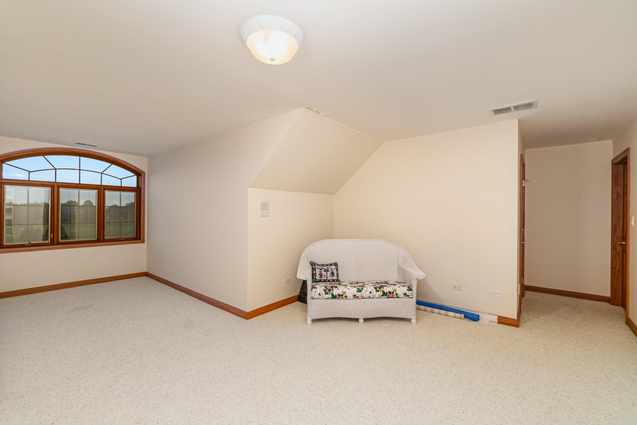 1033 Perthshire Lane