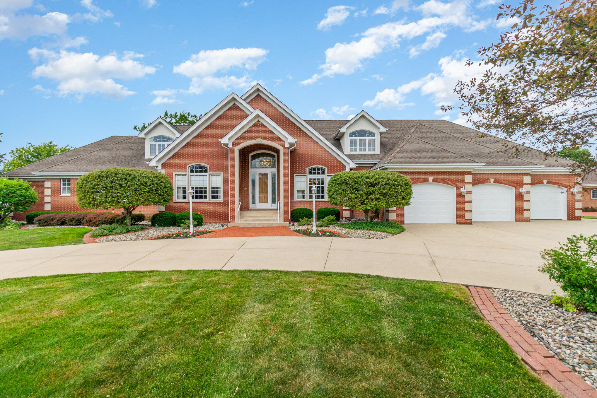 1033 Perthshire Lane