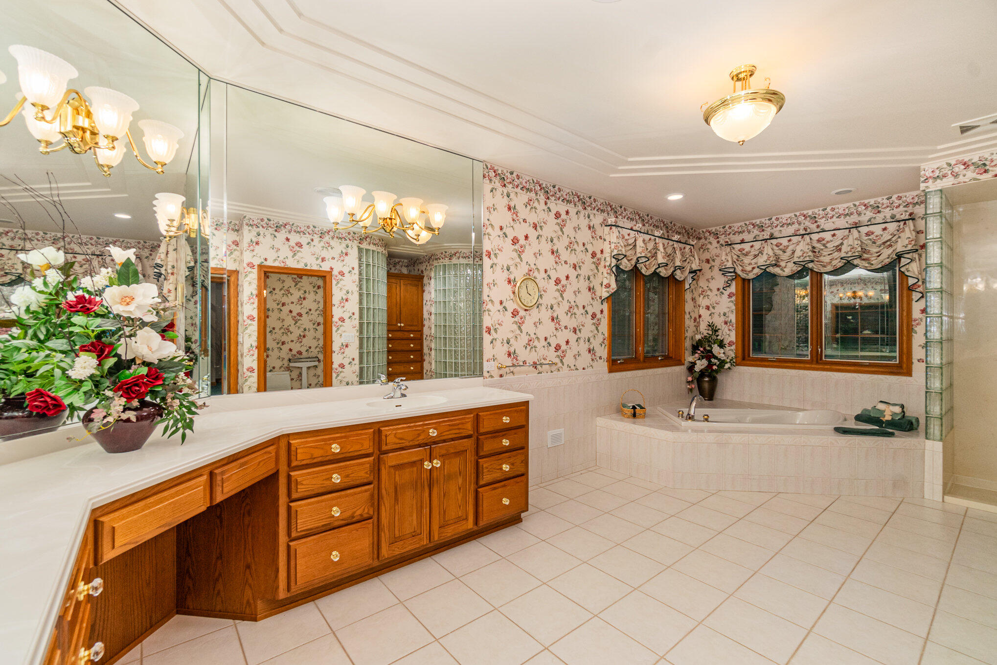 1033 Perthshire Lane