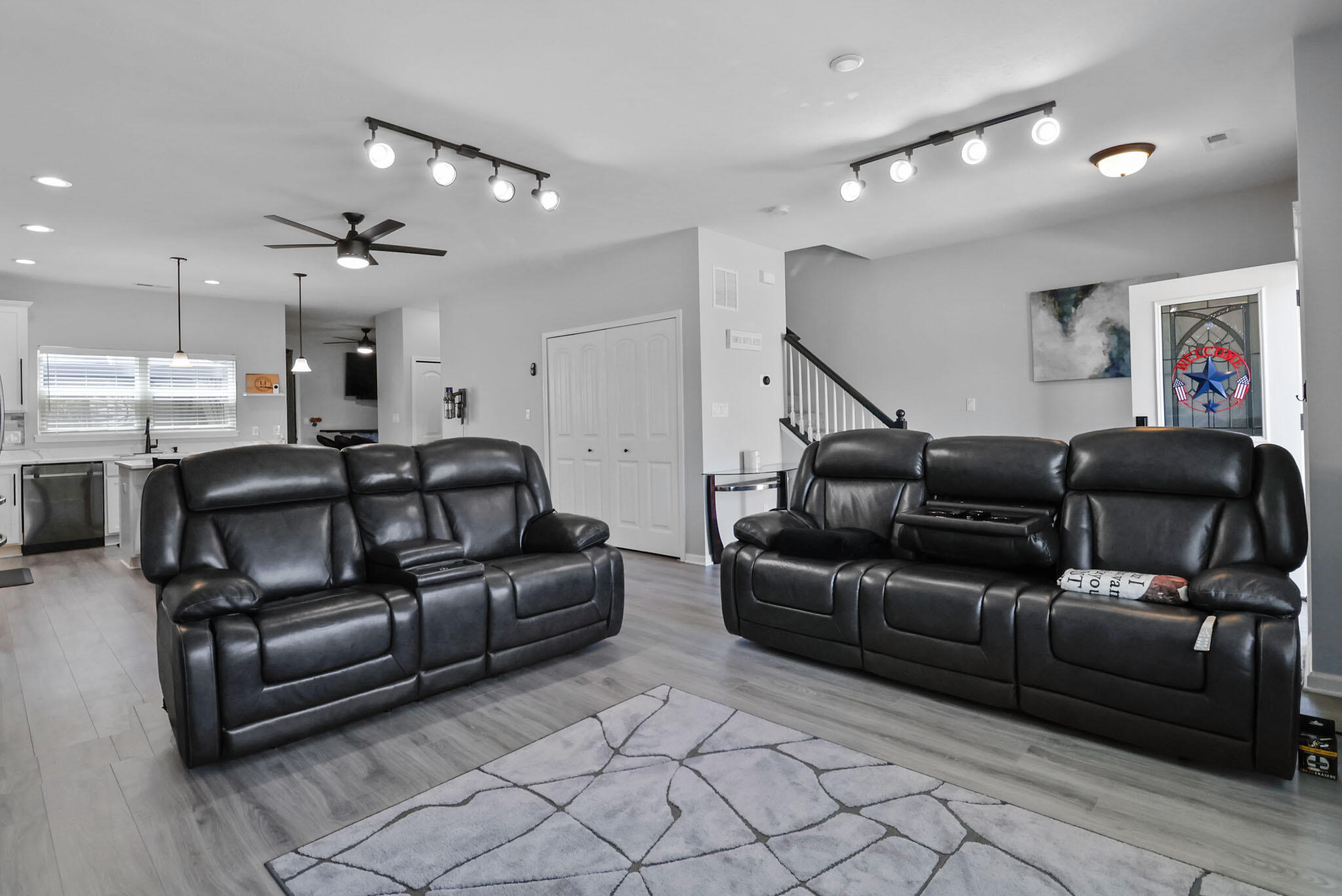 1069 E 116th Place