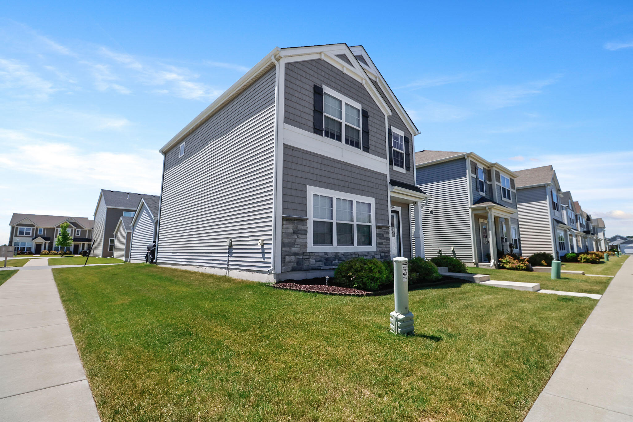 1069 E 116th Place