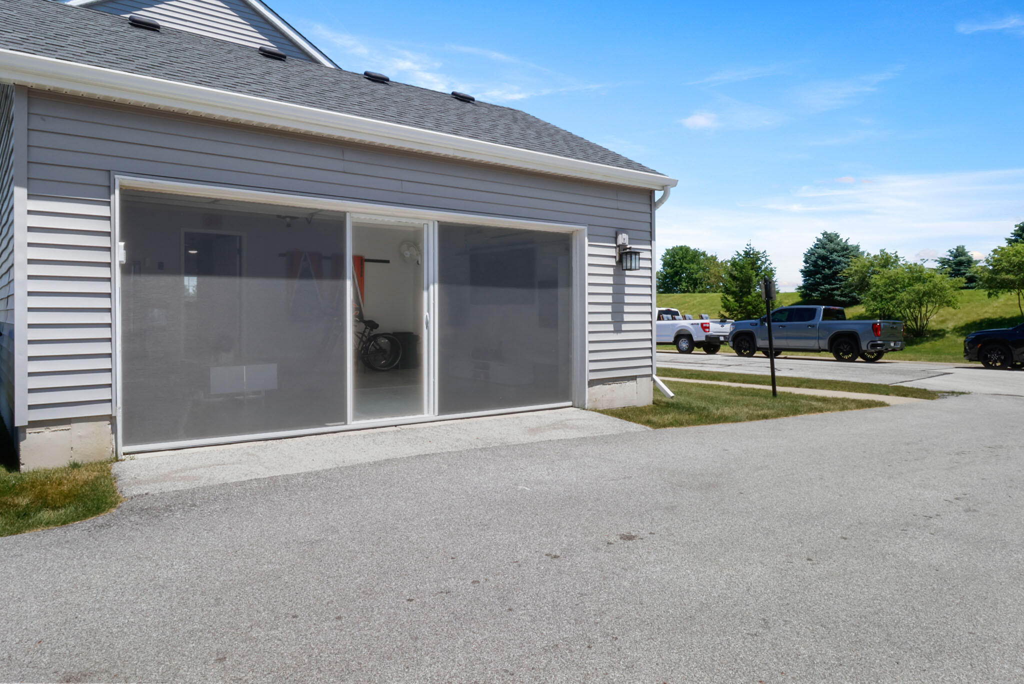 1069 E 116th Place
