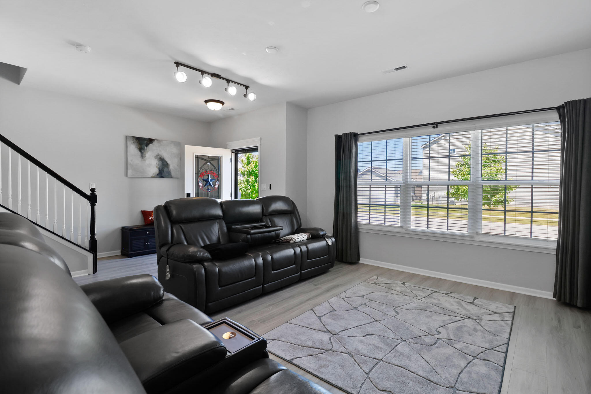 1069 E 116th Place