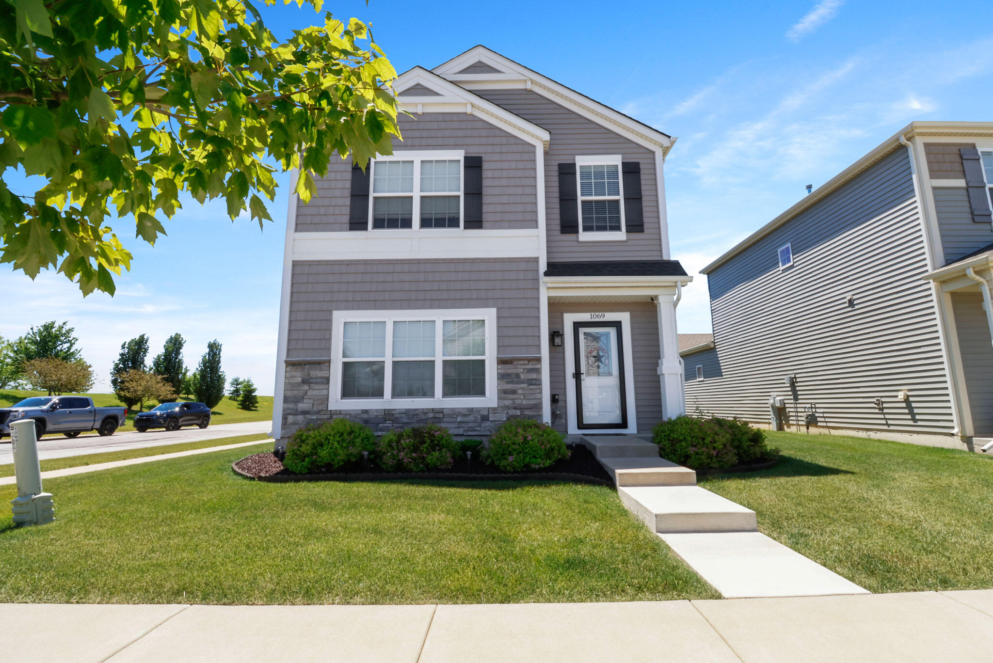 1069 E 116th Place