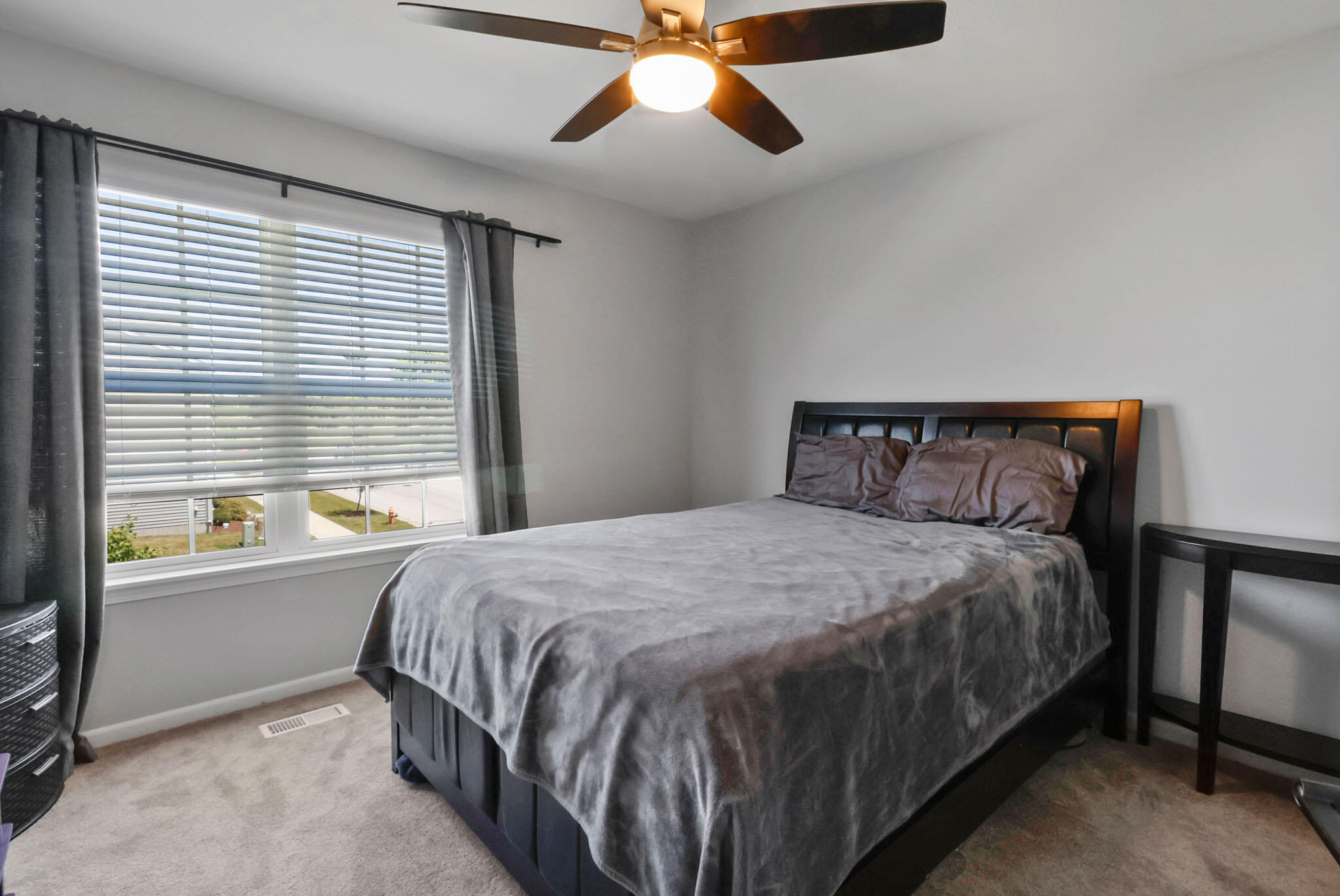 1069 E 116th Place