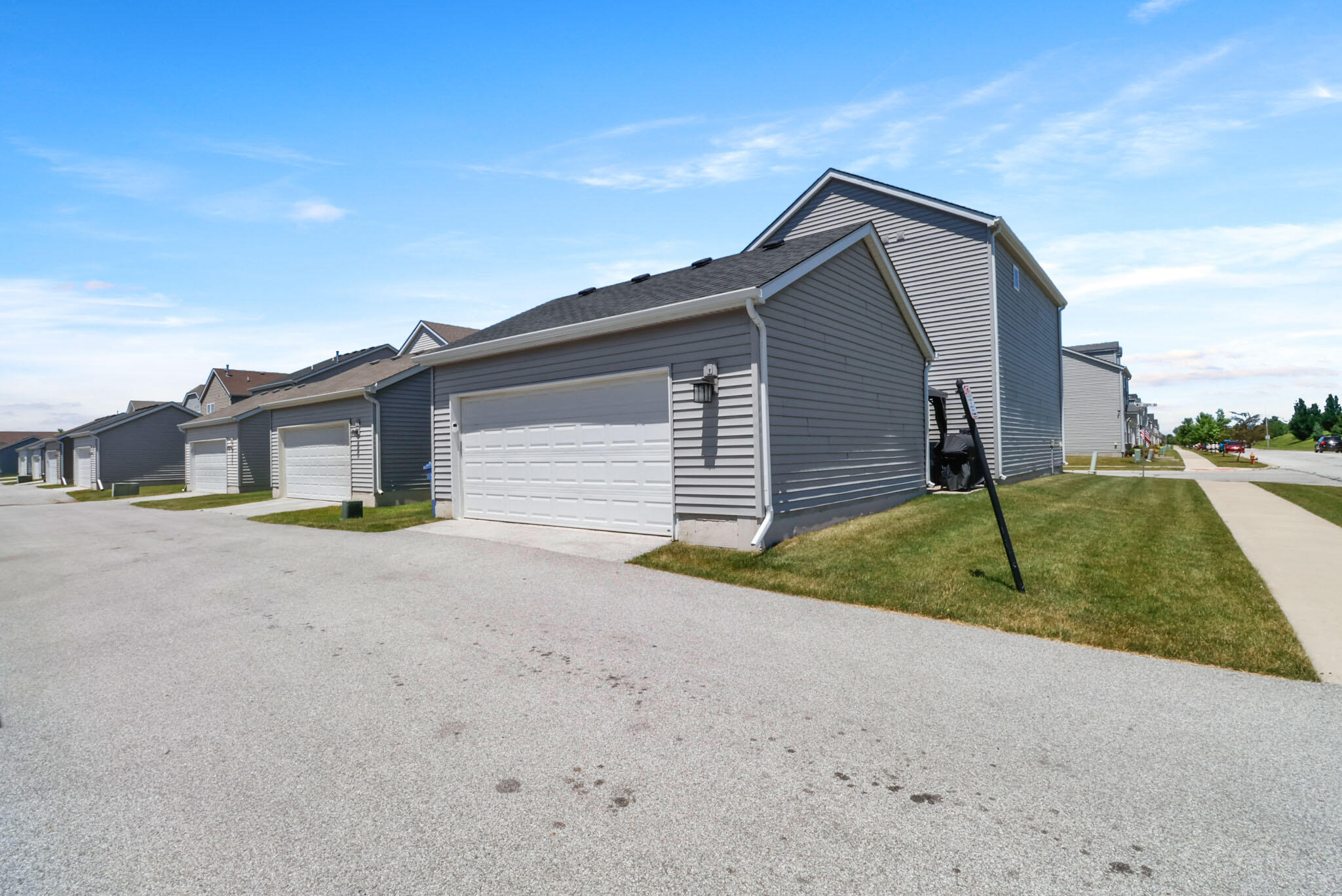 1069 E 116th Place