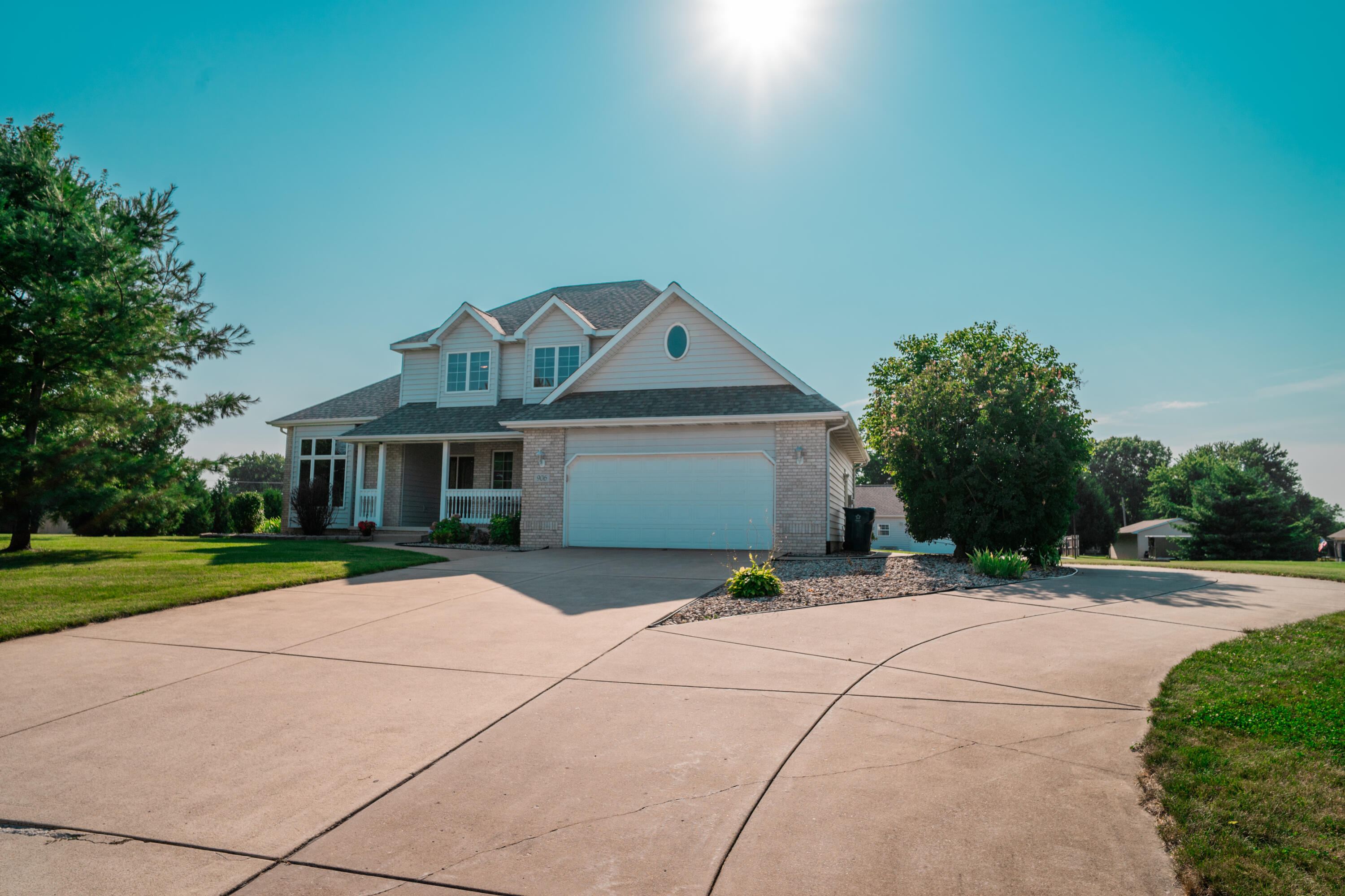 906 Saddlebrook Court