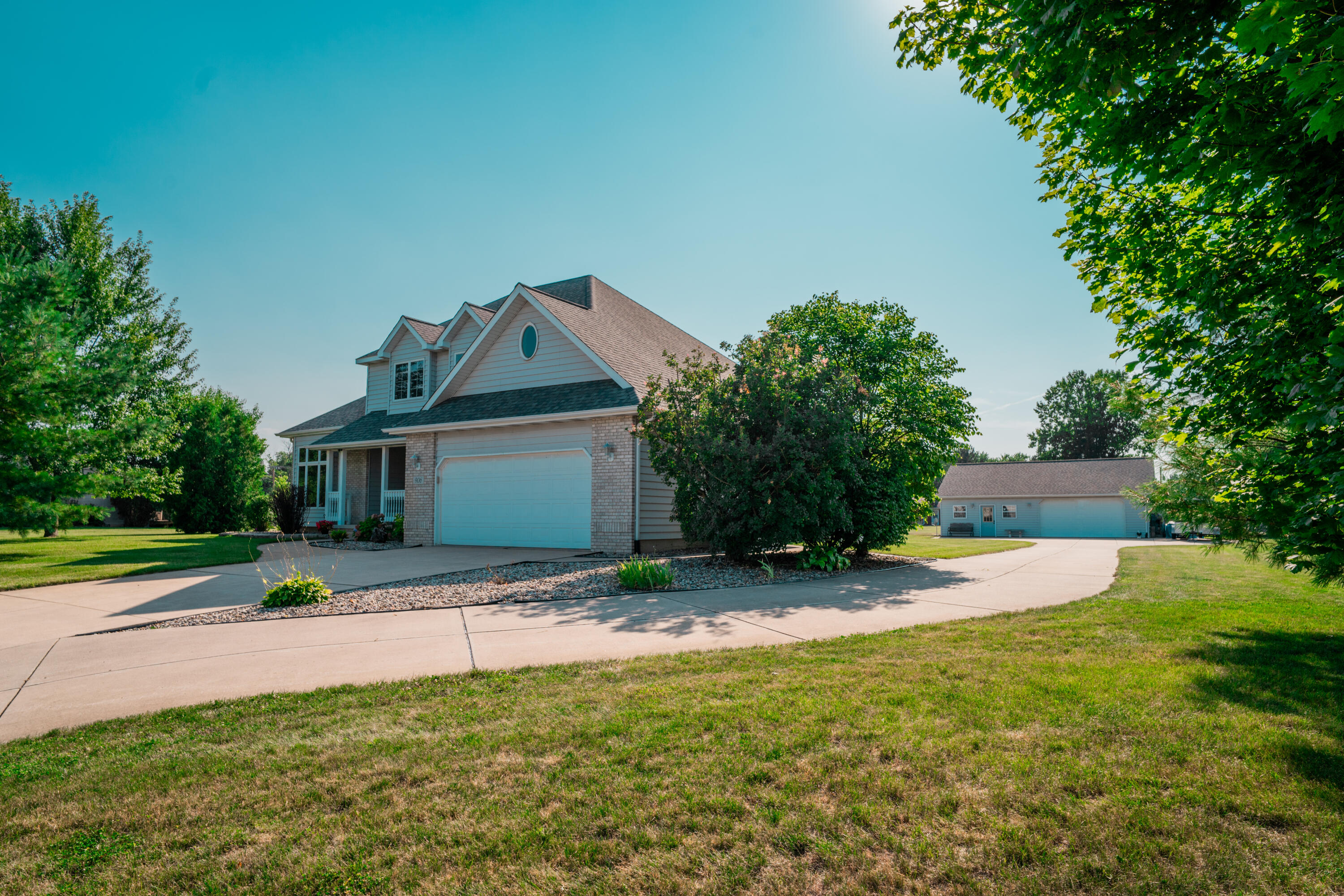 906 Saddlebrook Court