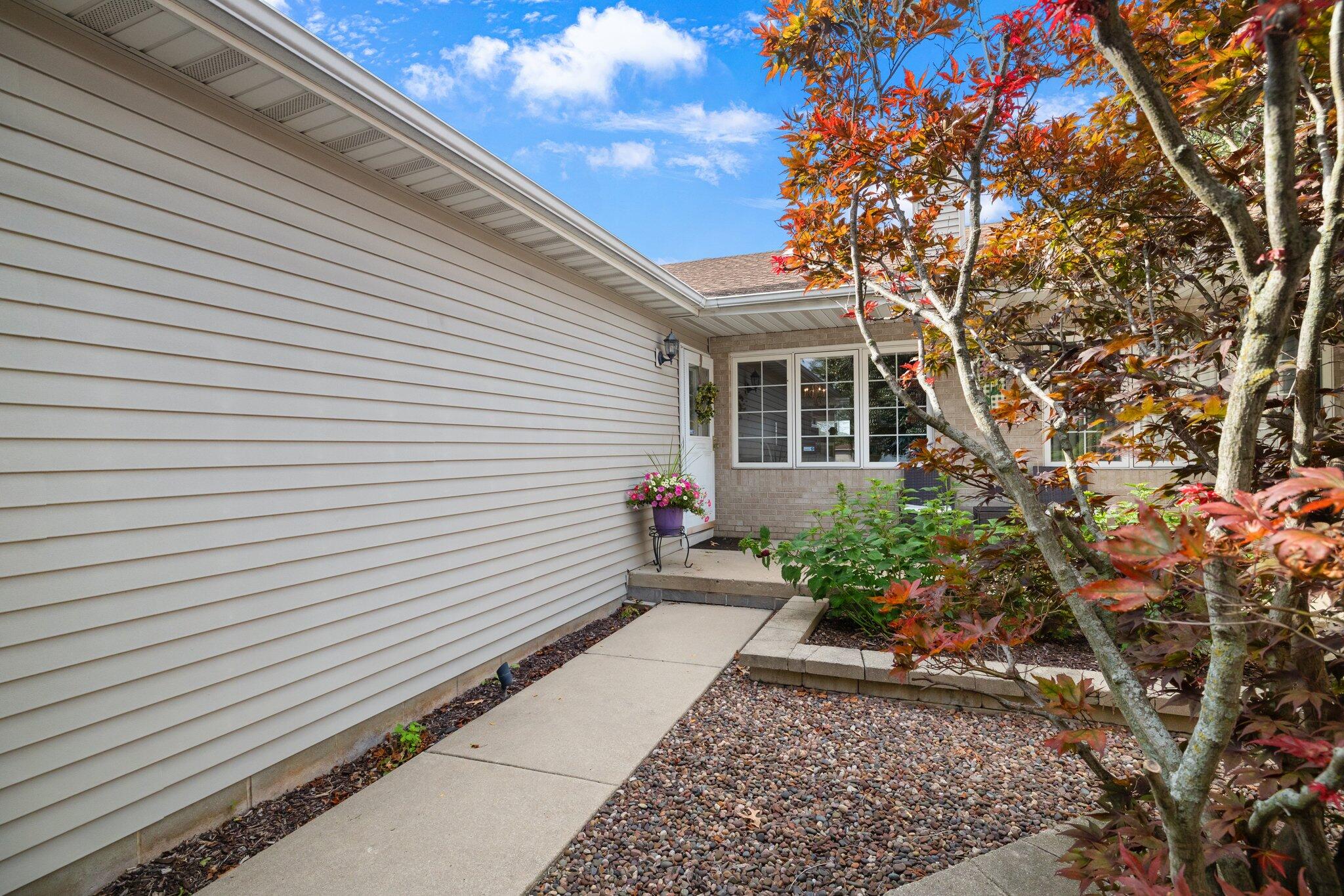 5736 Gull Dr
