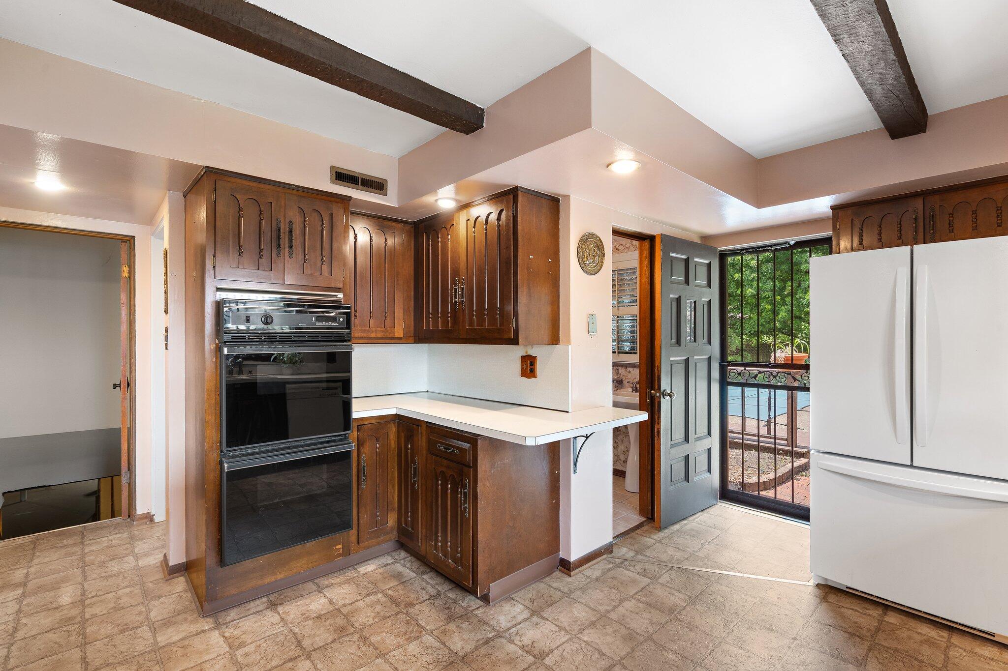 8142 Hawthorne Drive