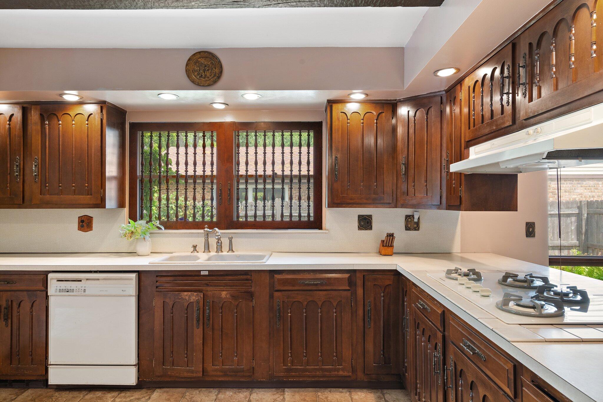 8142 Hawthorne Drive