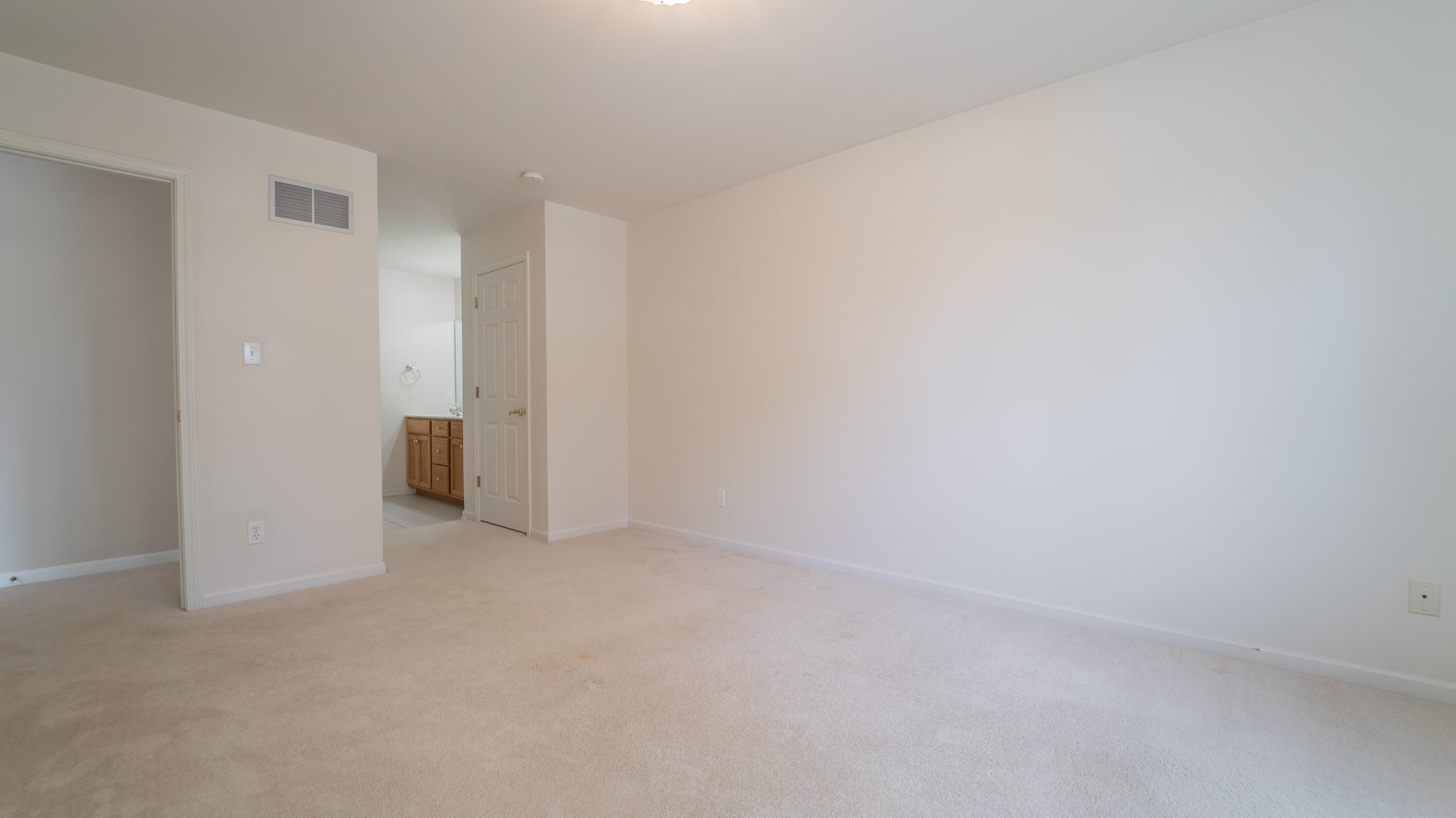 950 Easy Street Unit: B