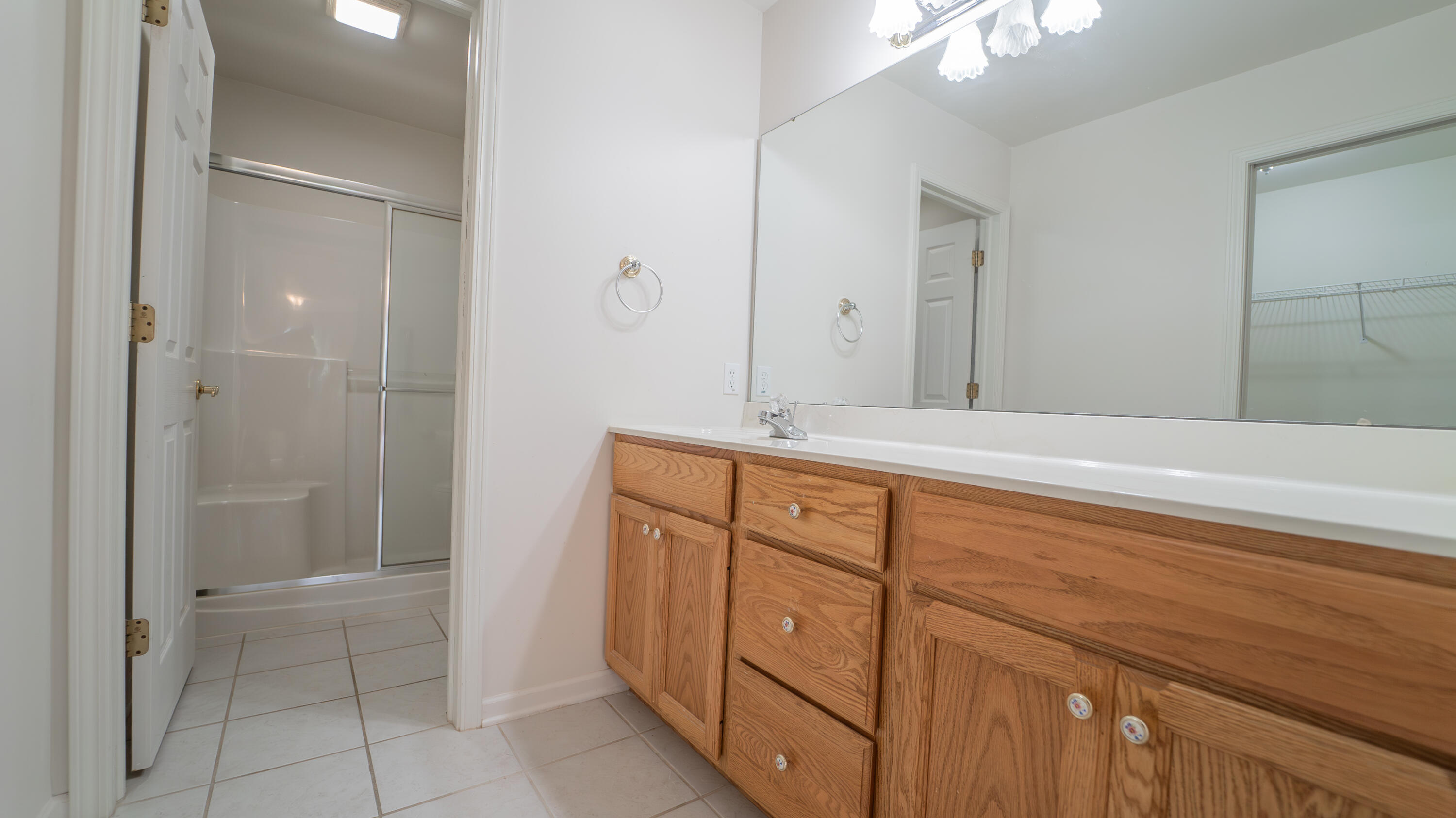 950 Easy Street Unit: B