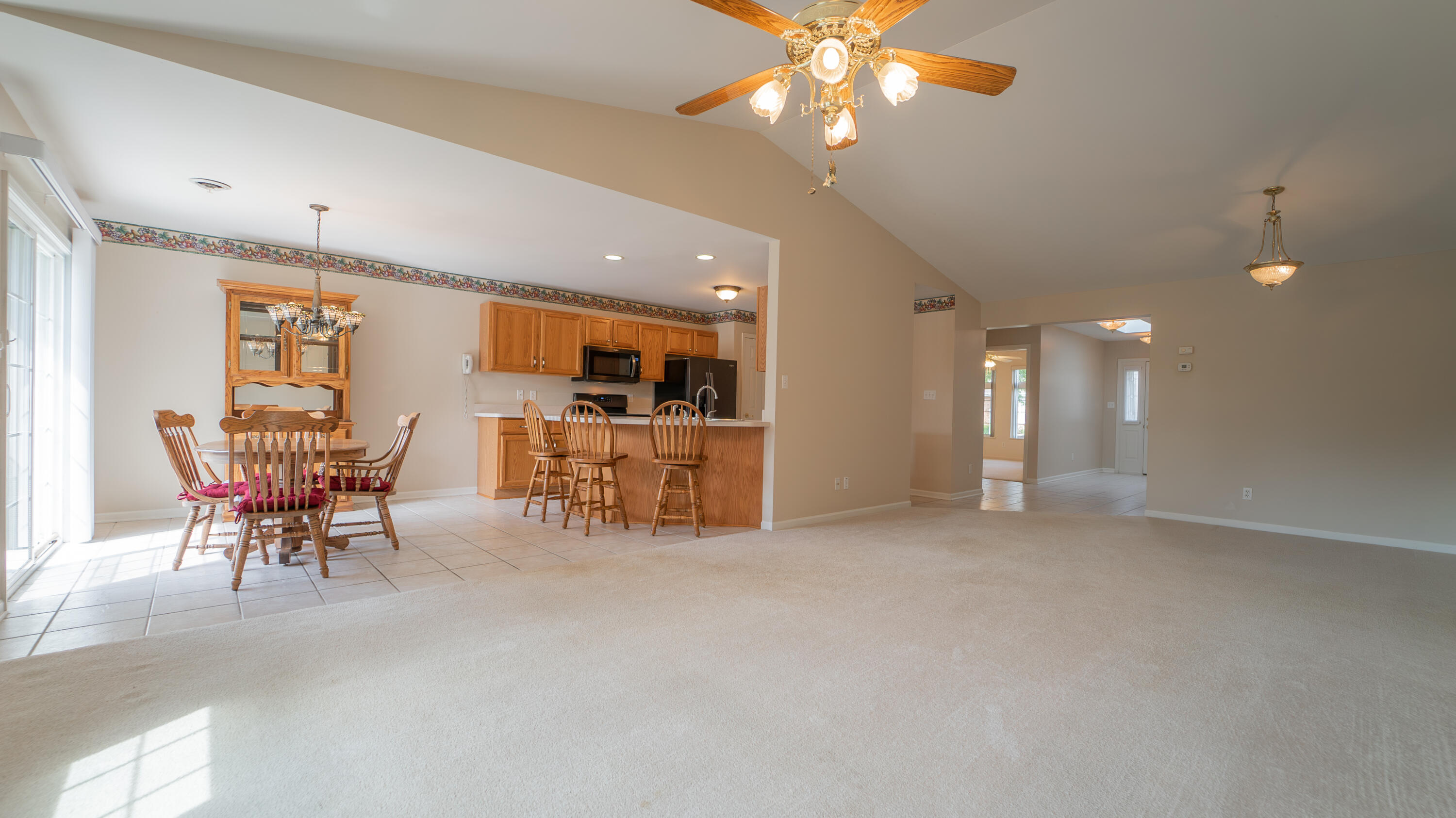 950 Easy Street Unit: B