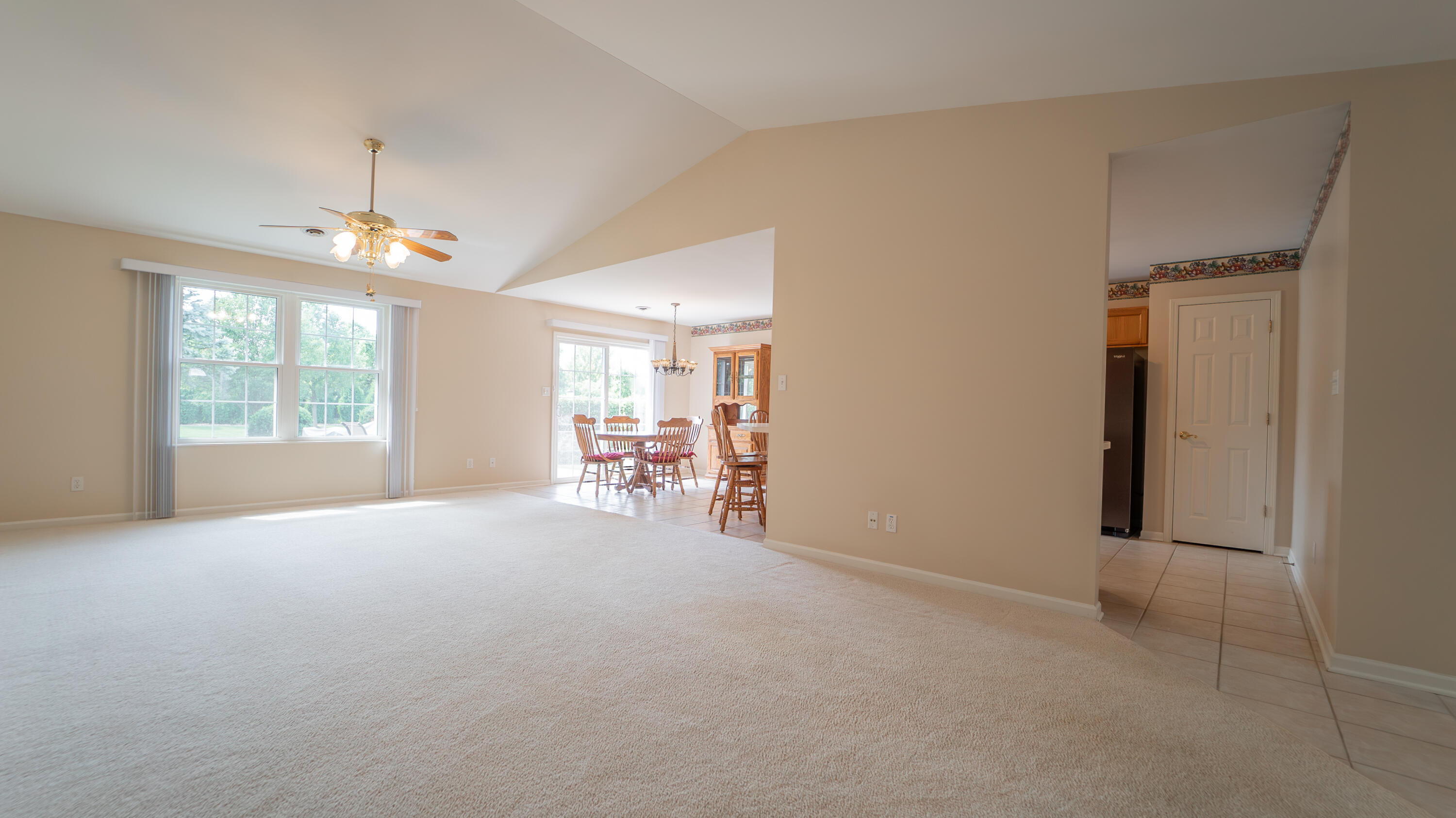 950 Easy Street Unit: B