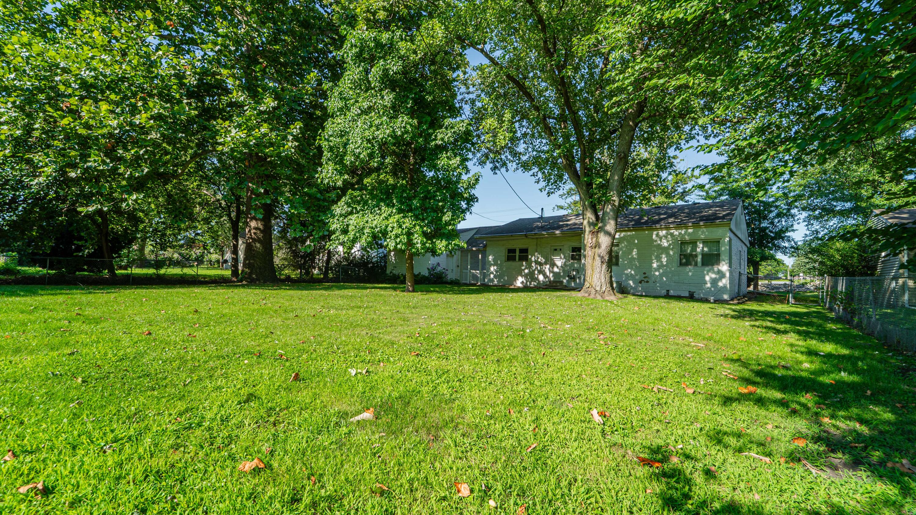 7553 Broadway