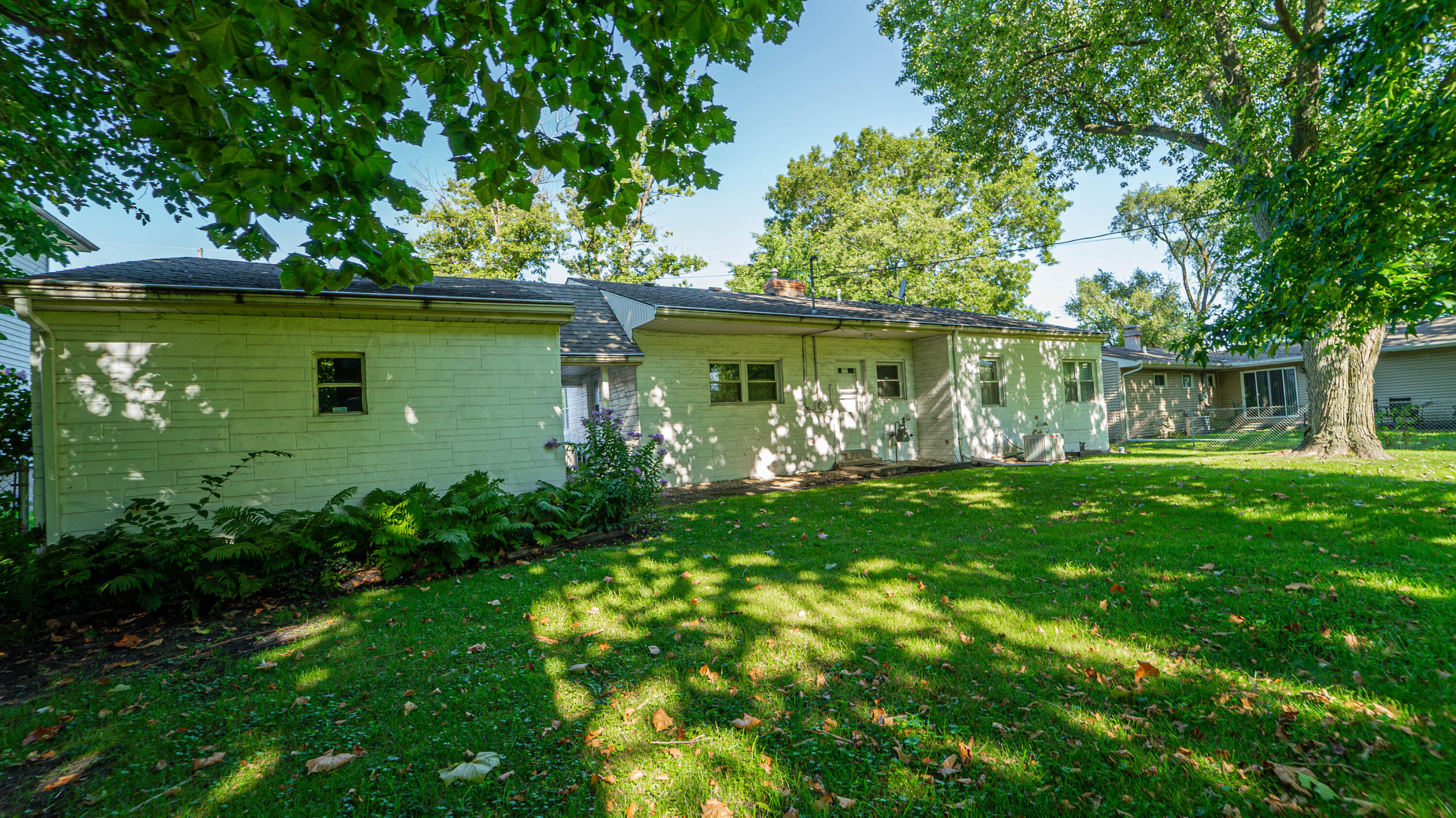 7553 Broadway
