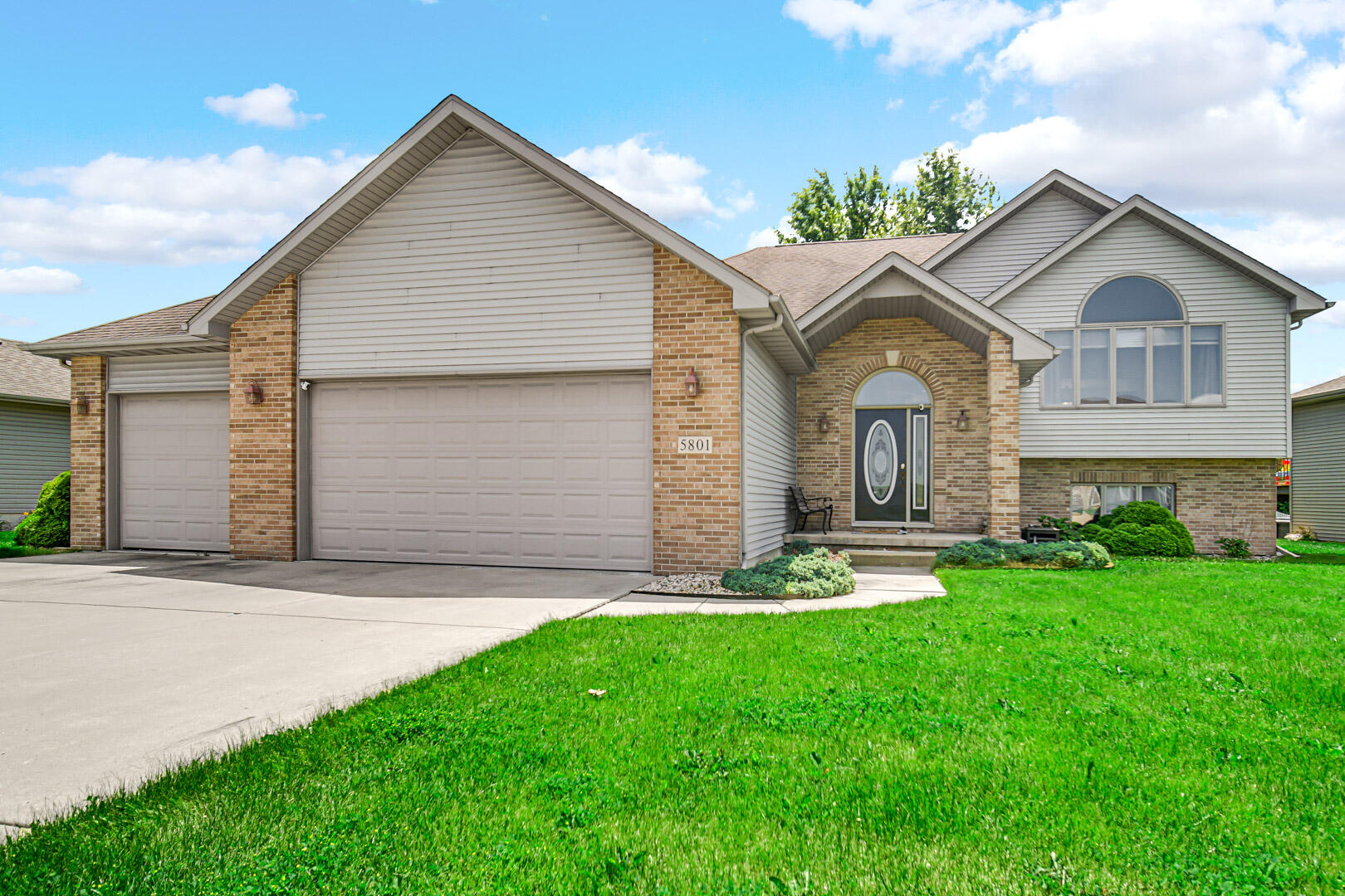 5801 Wildrose Lane