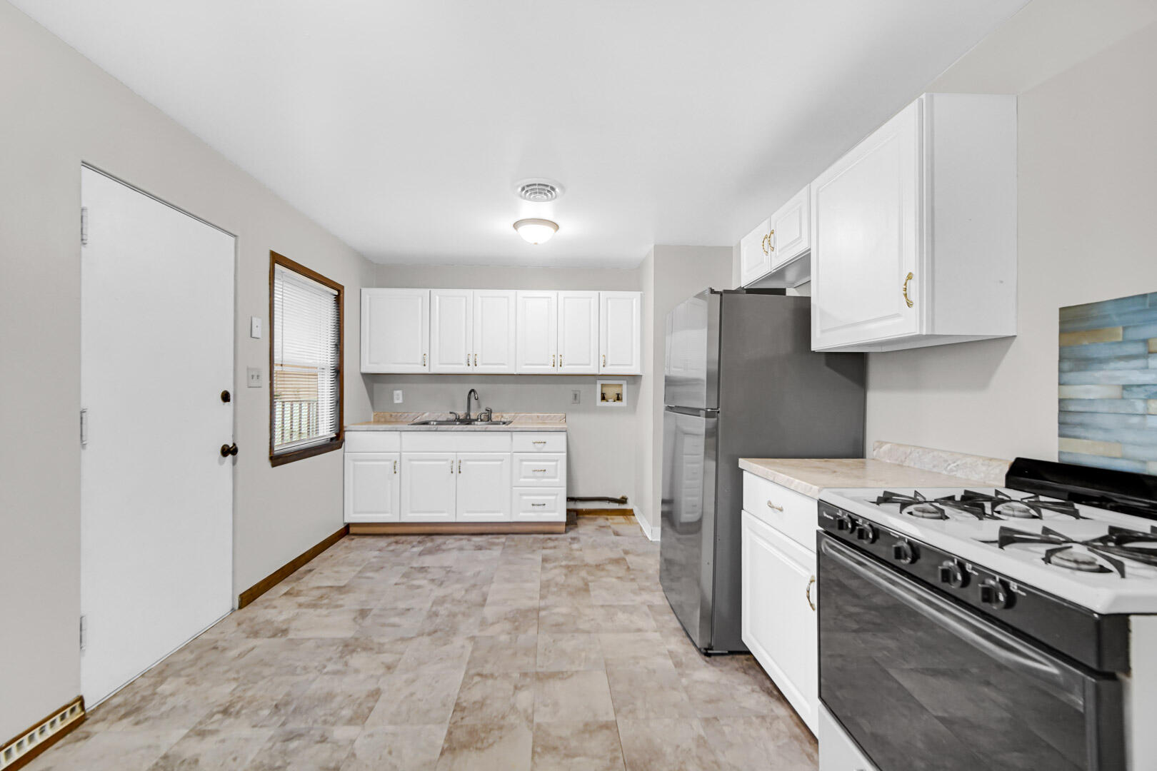 7837 S White Oak Lane