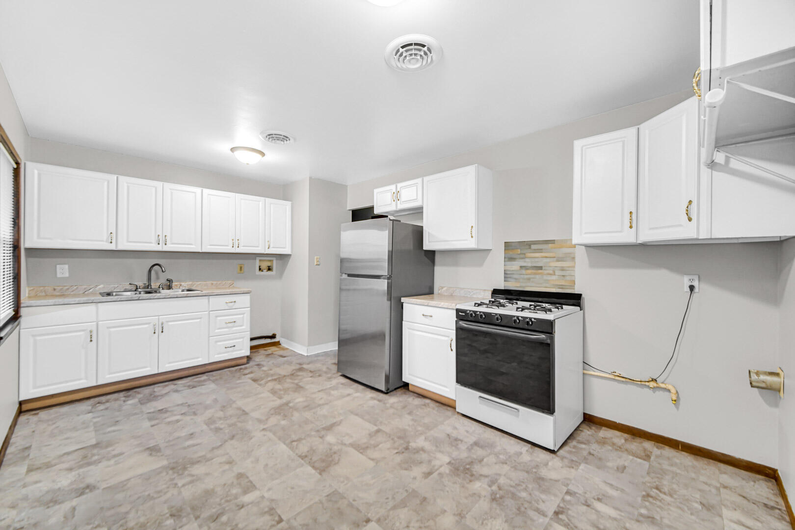 7837 S White Oak Lane