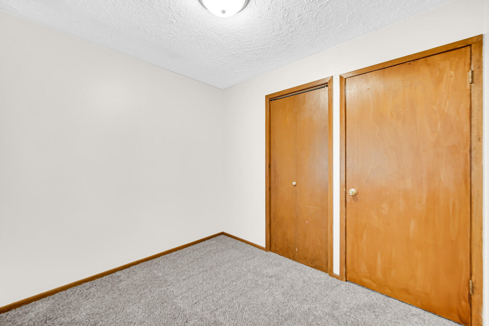 7837 S White Oak Lane