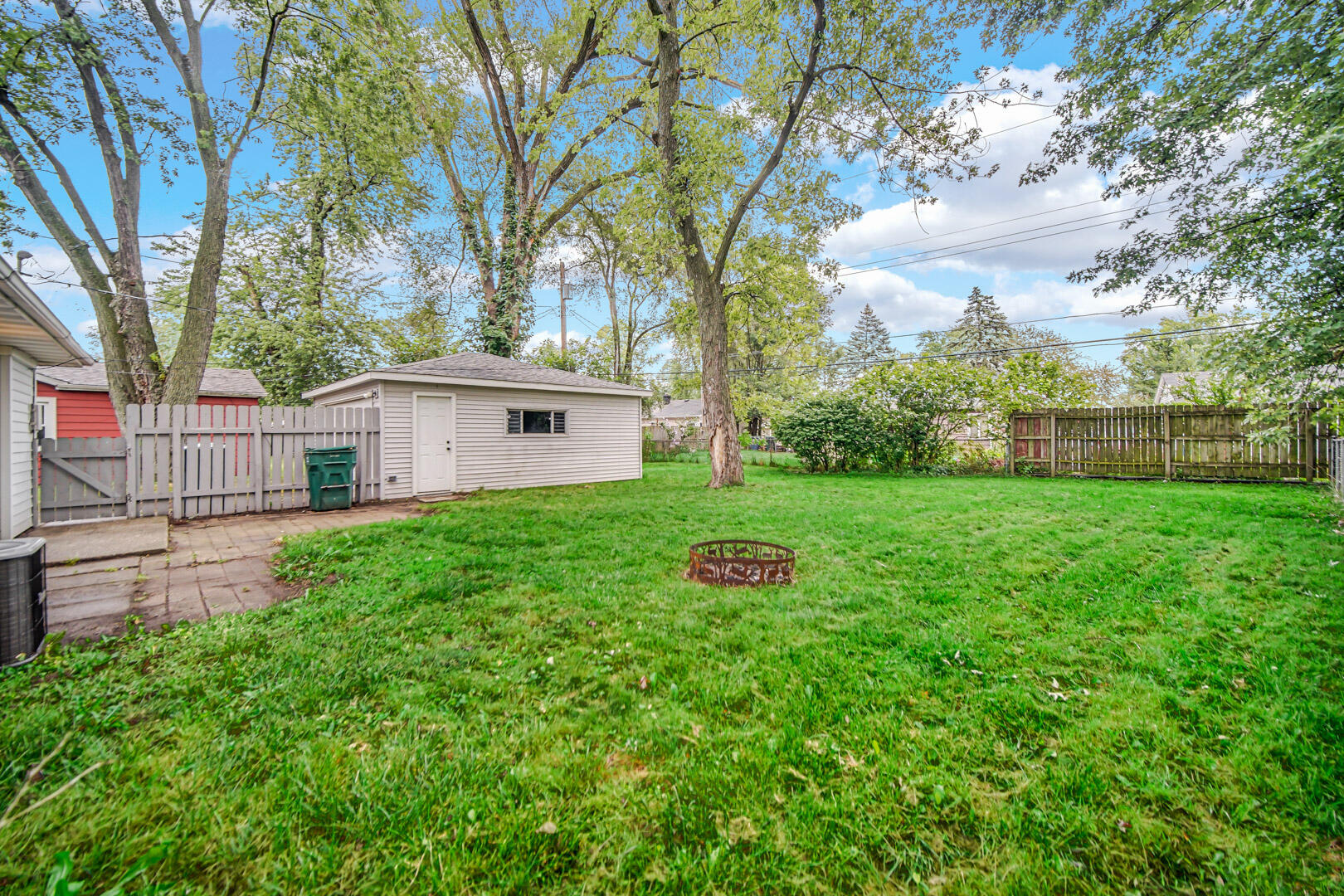 7837 S White Oak Lane