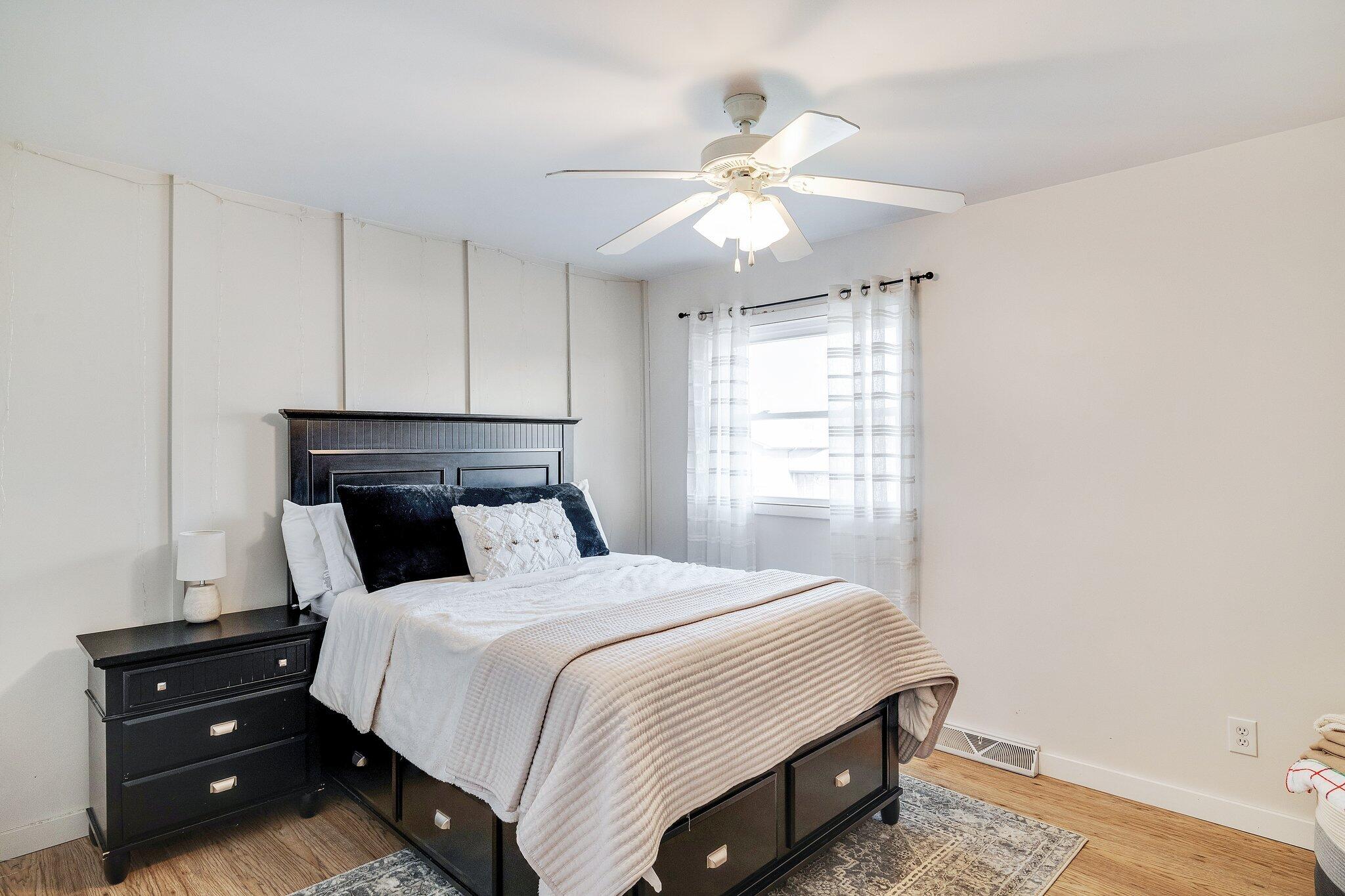 4885 W 86th Place