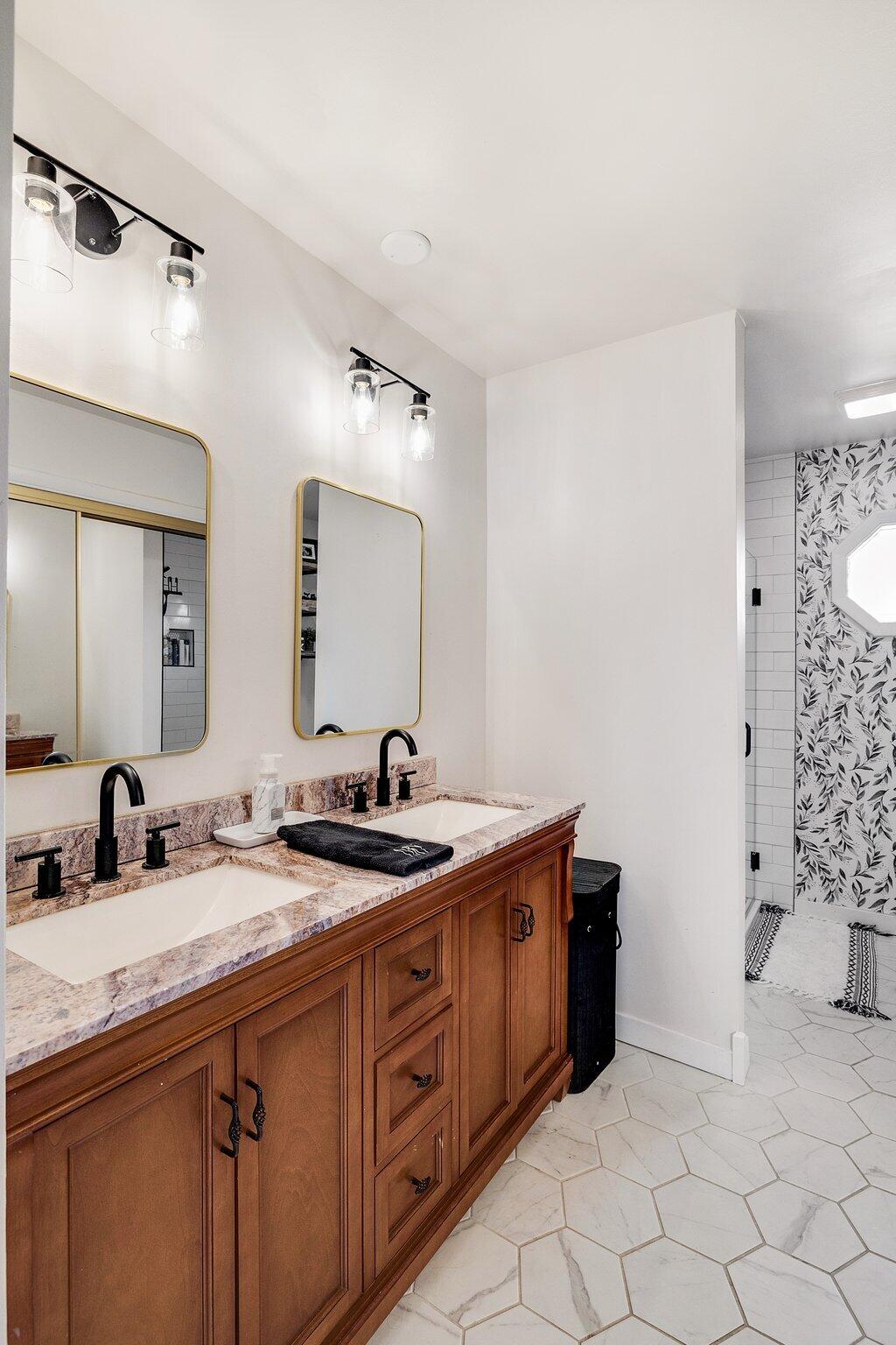 4885 W 86th Place