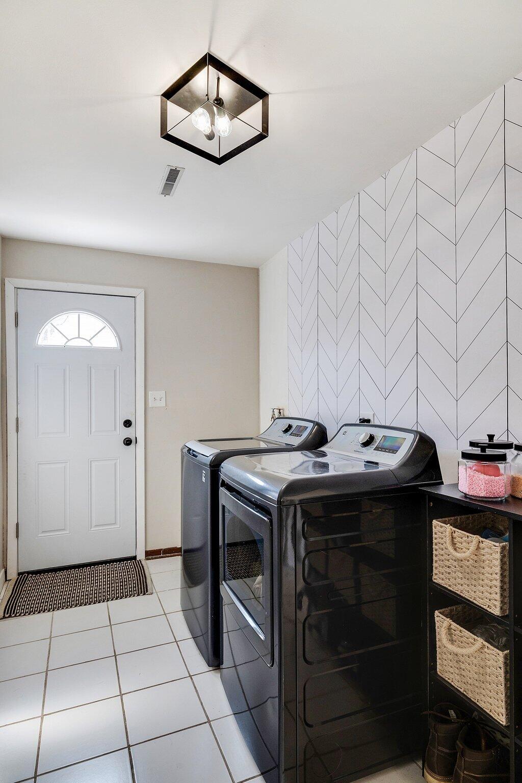 4885 W 86th Place