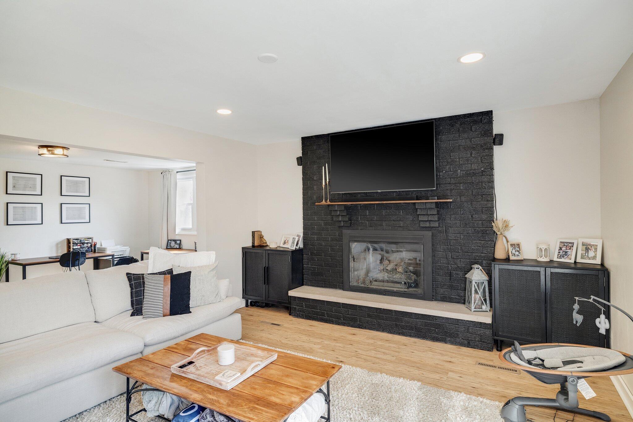 4885 W 86th Place
