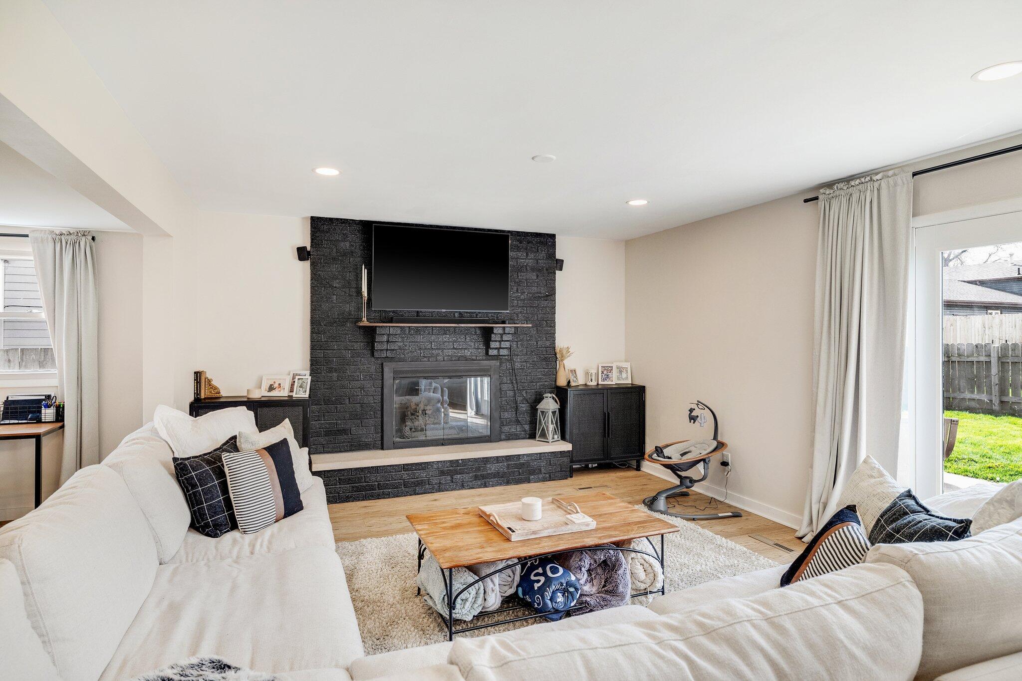 4885 W 86th Place