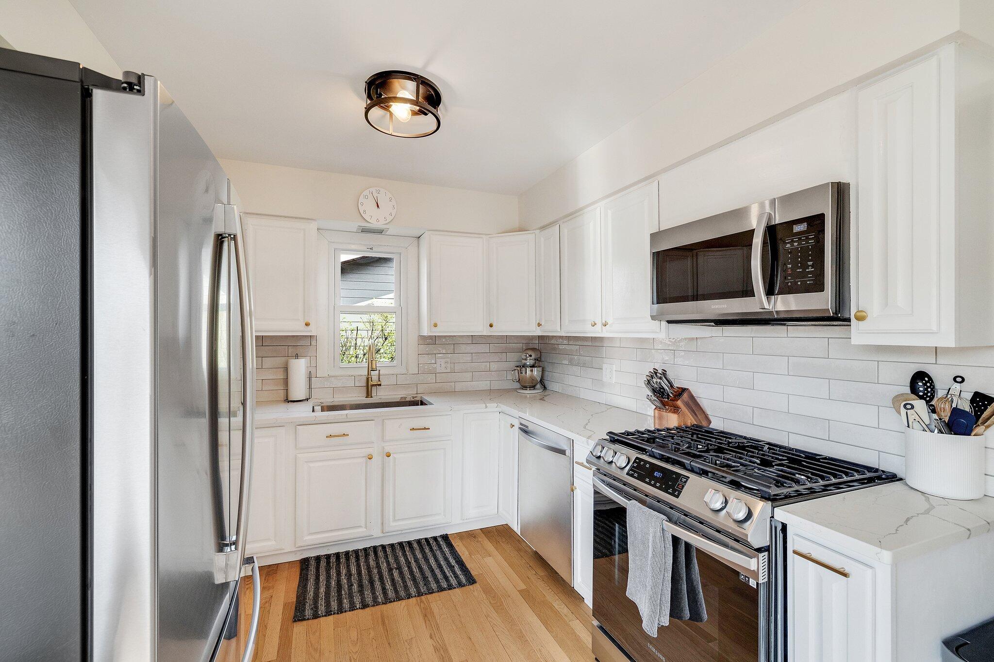 4885 W 86th Place