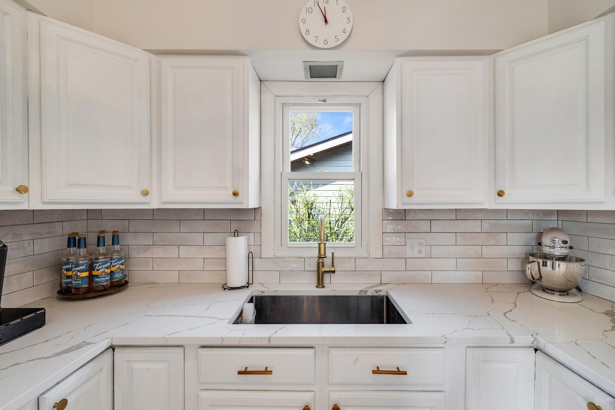 4885 W 86th Place