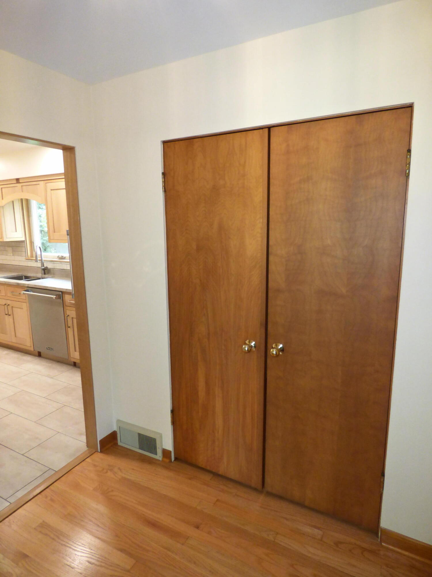 8334 Hawthorne Drive