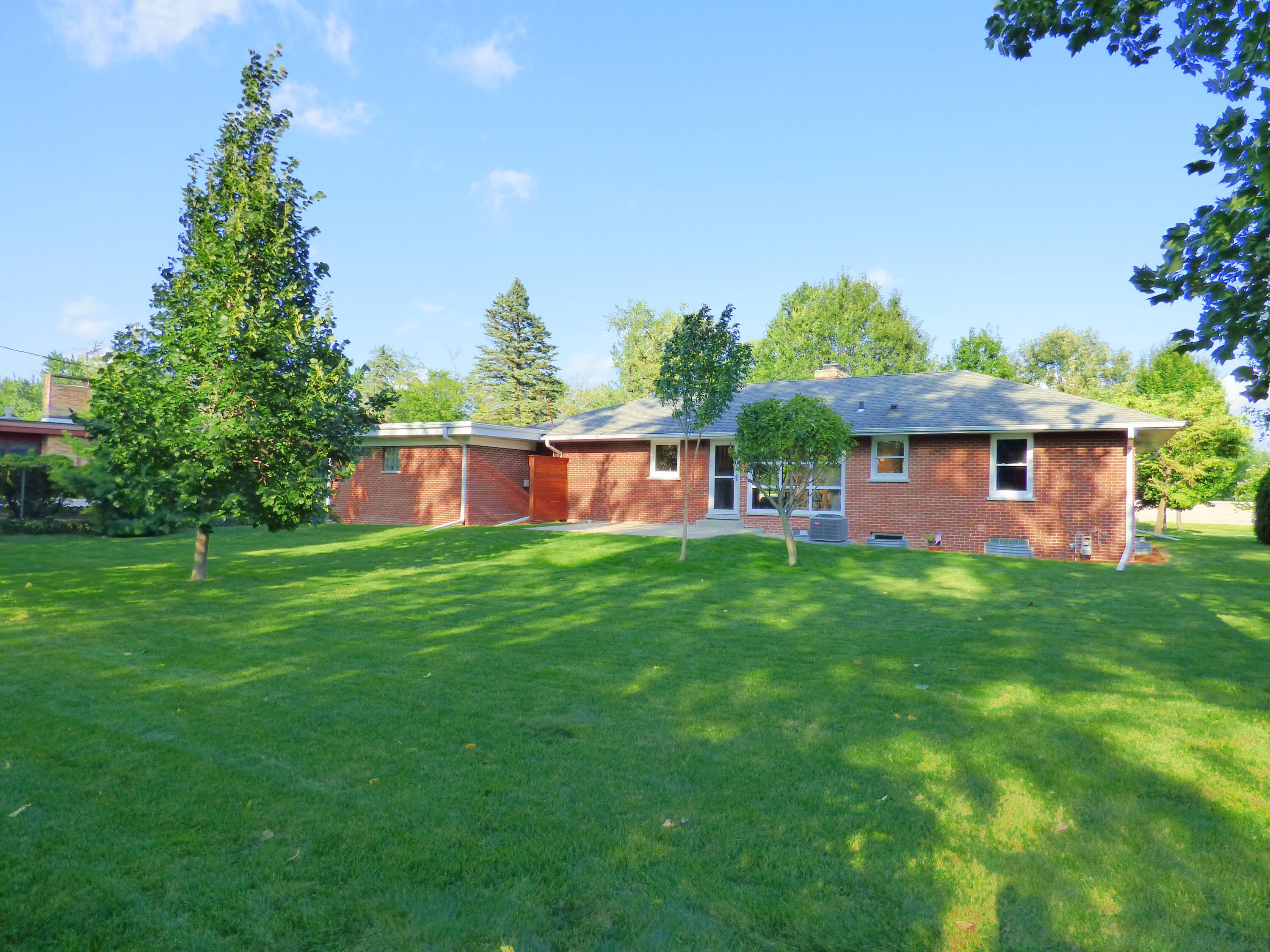 8334 Hawthorne Drive