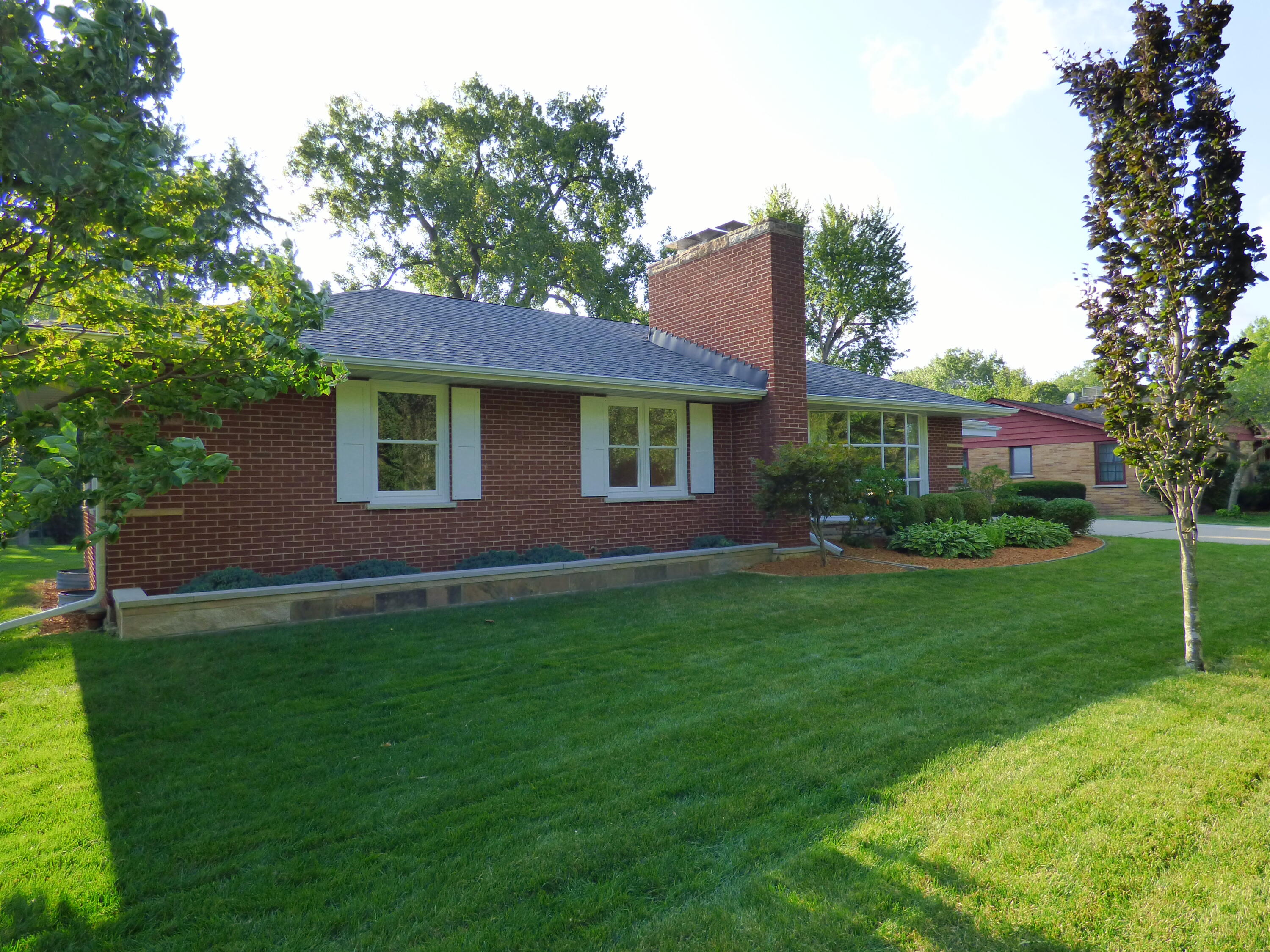 8334 Hawthorne Drive