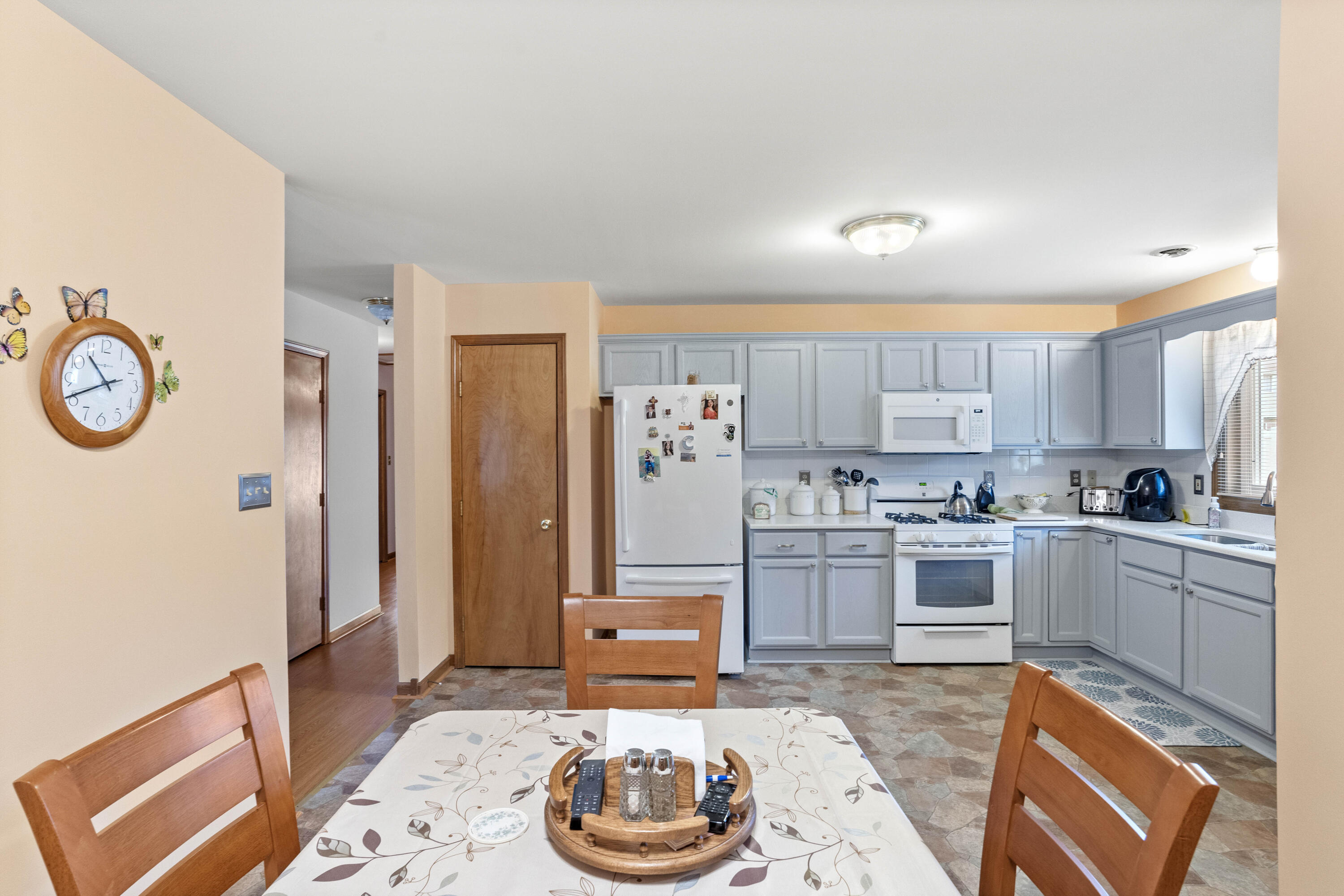 948 Blue Jay Way