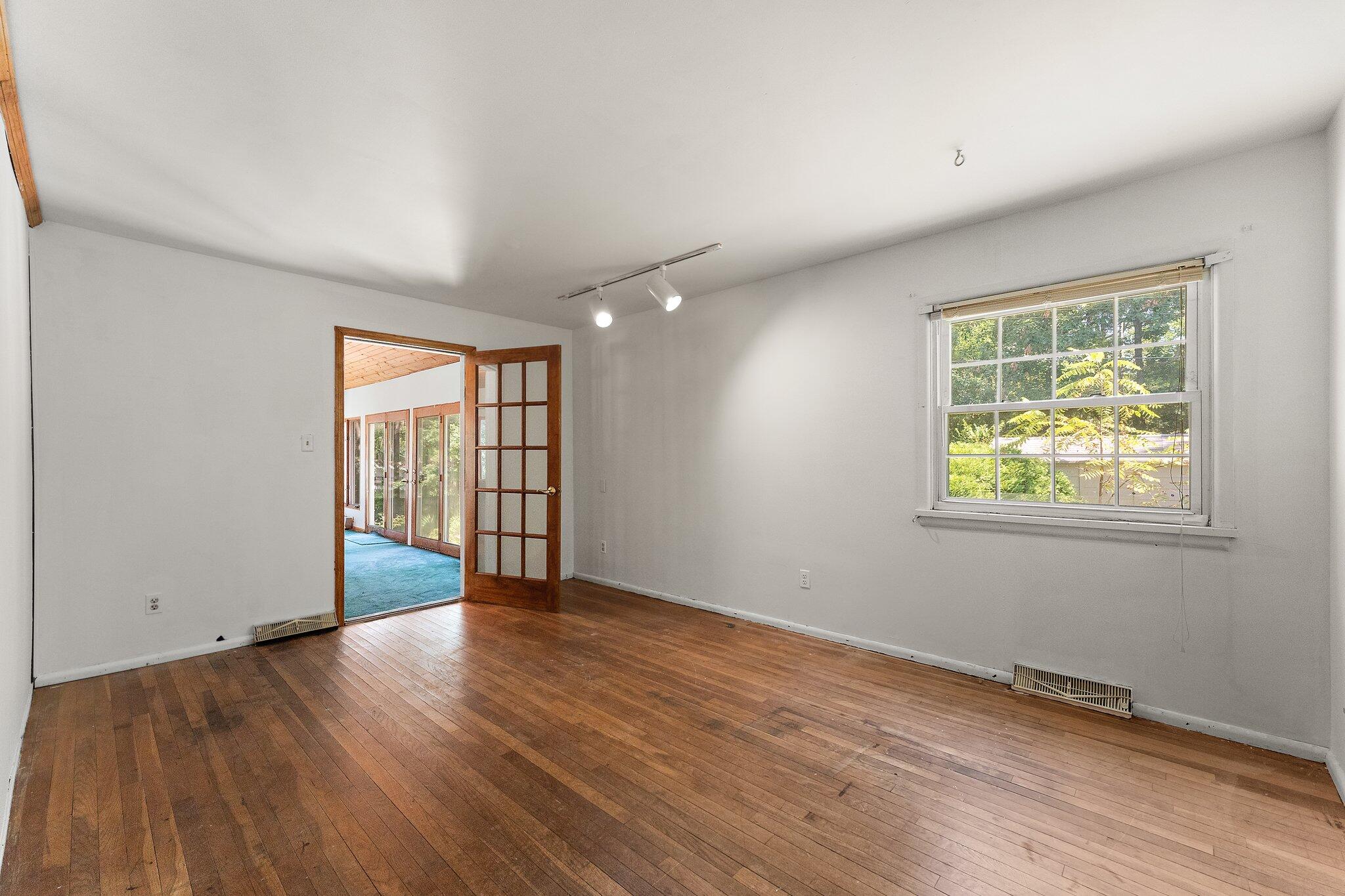 12321 Kingfisher Road