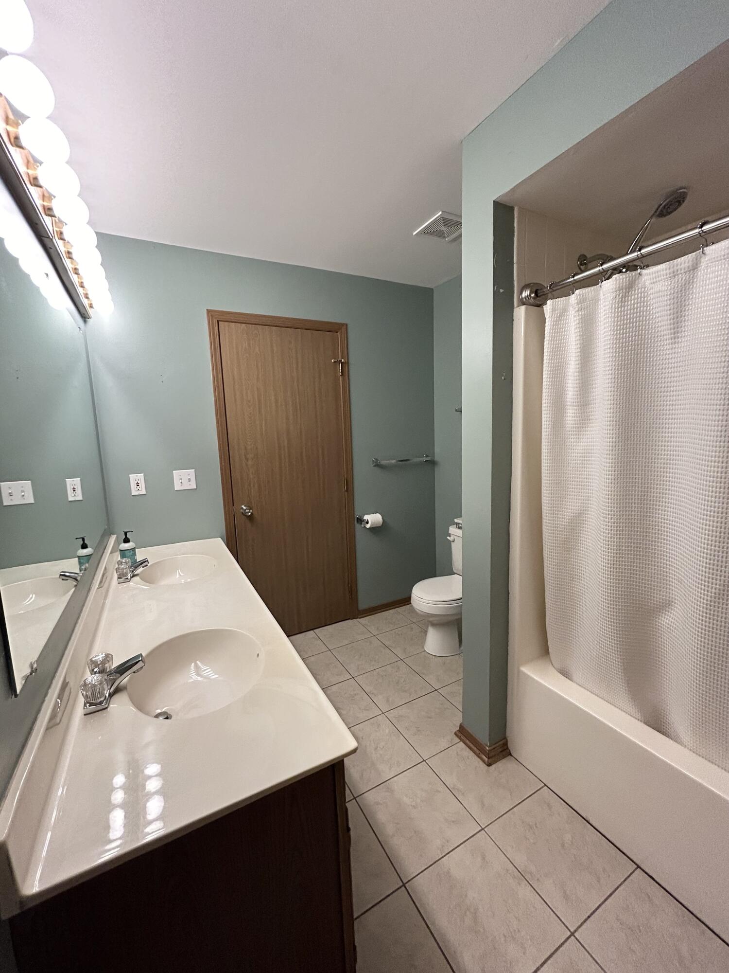 740 New Castle Drive Unit: B