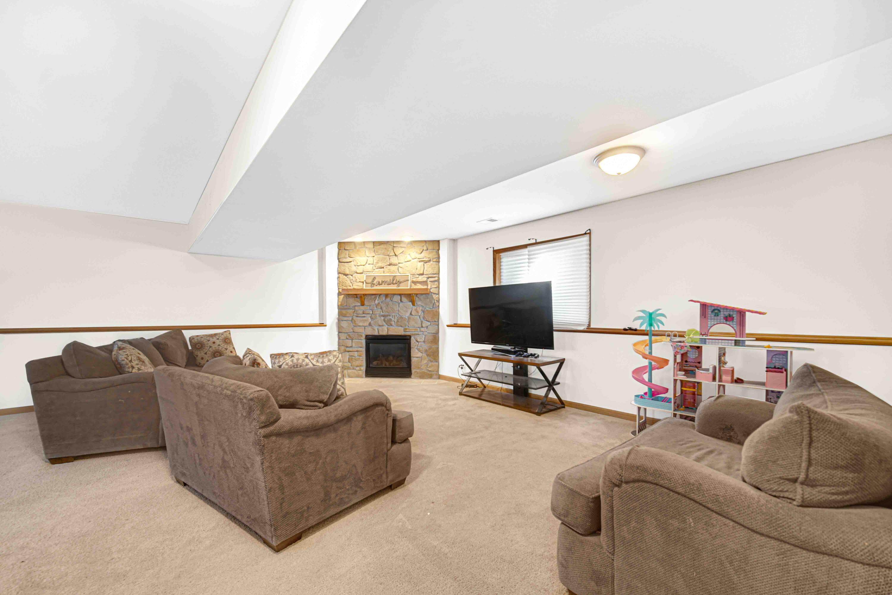 7141 Bracken Pkwy